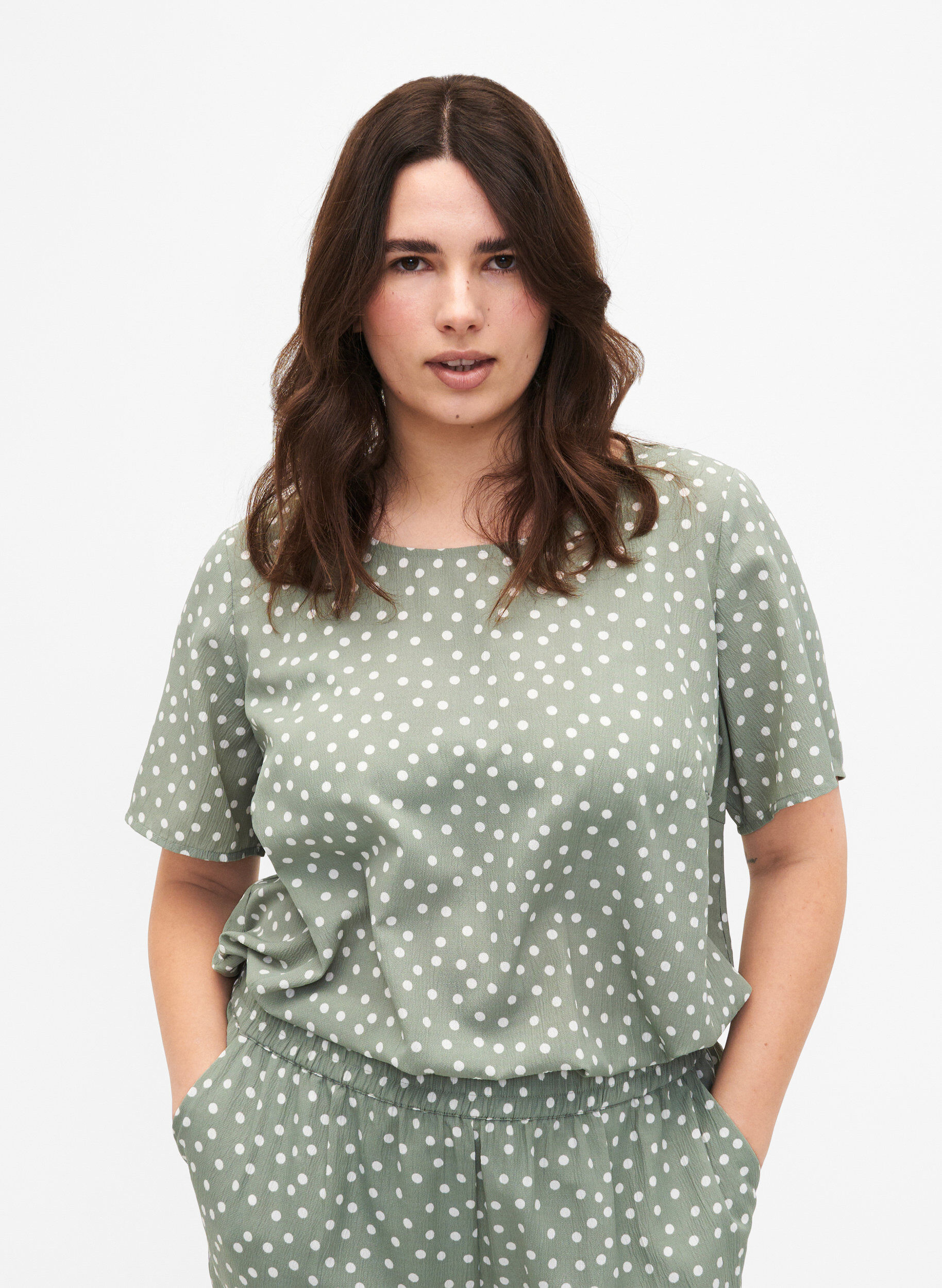Zizzi FLASH - Kort&auml;rmad blus med tryck, Iceberg Green Dot, Model image number 0