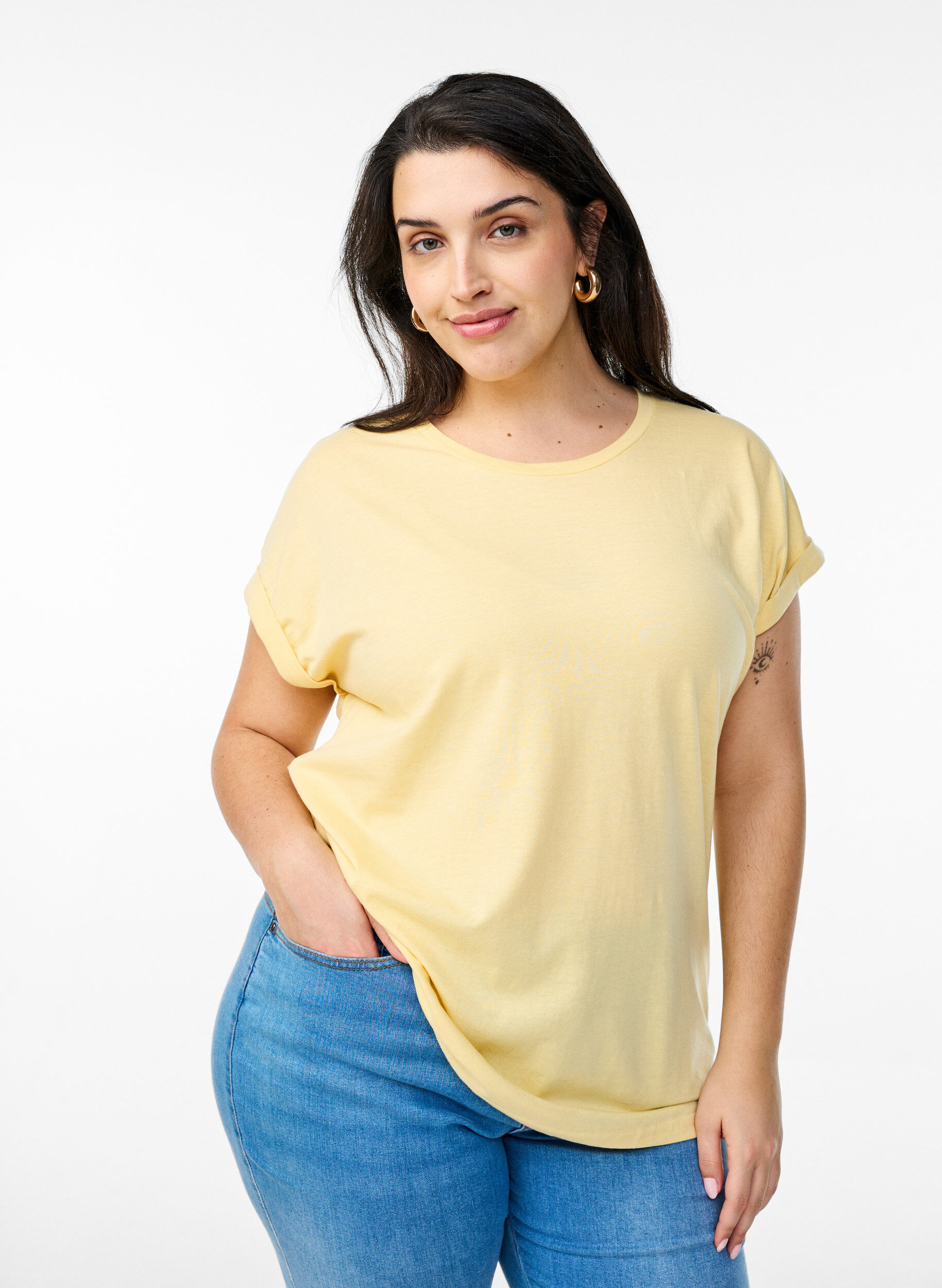 Kort&auml;rmad t-shirt i bomullsblandning, Gul, Model