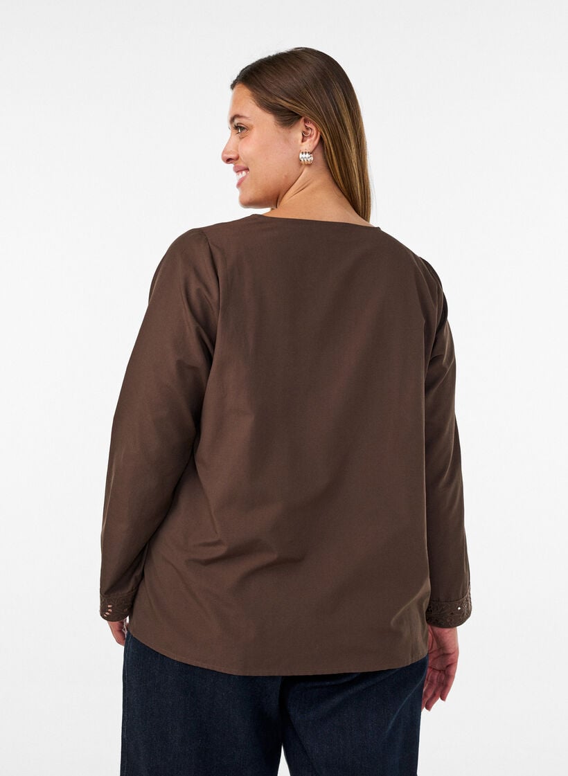 Skjortblus med broderie anglaise, Brun, Model image number 2