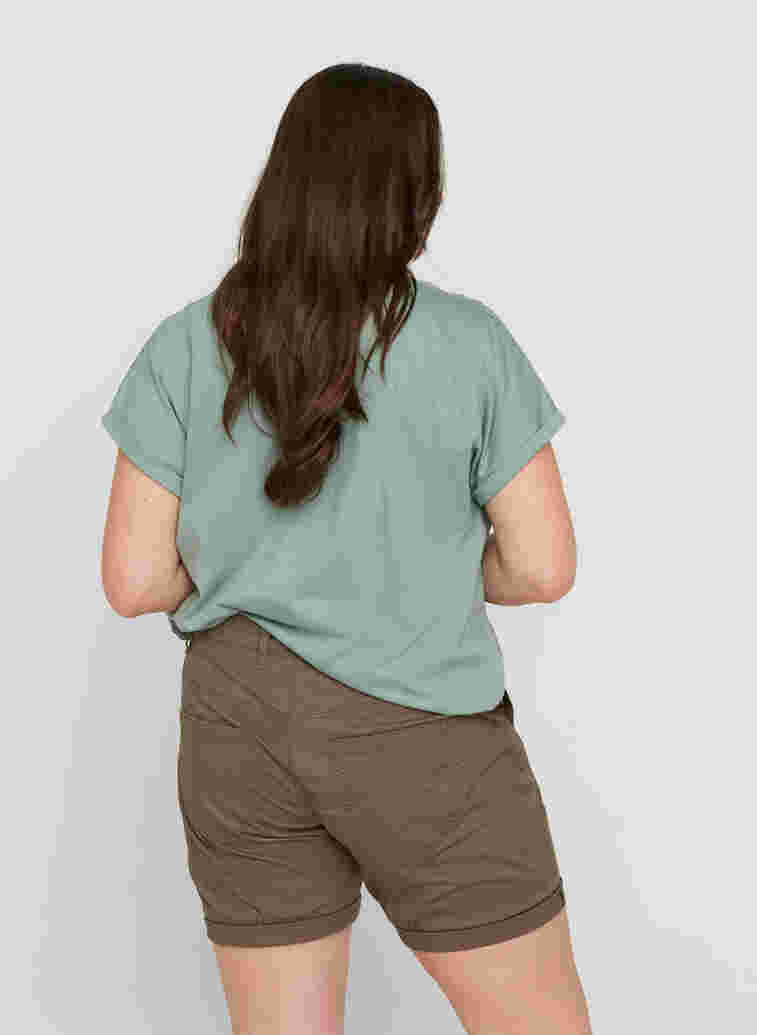 Shorts i regular fit med fickor, Tarmac, Model image number 1