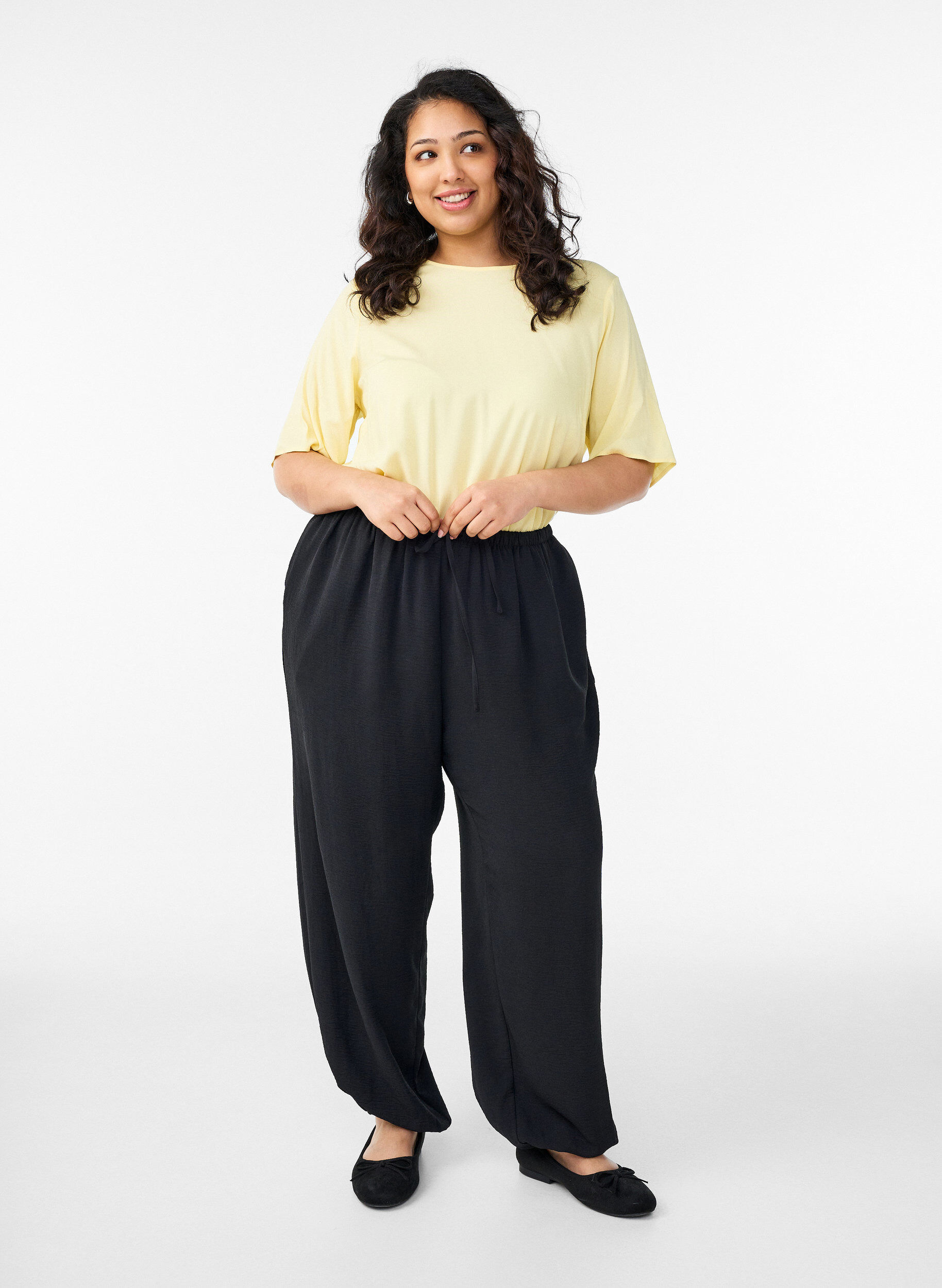 Zizzi Kort&auml;rmad v&auml;vd blus med rund hals, Gul, Model image number 1