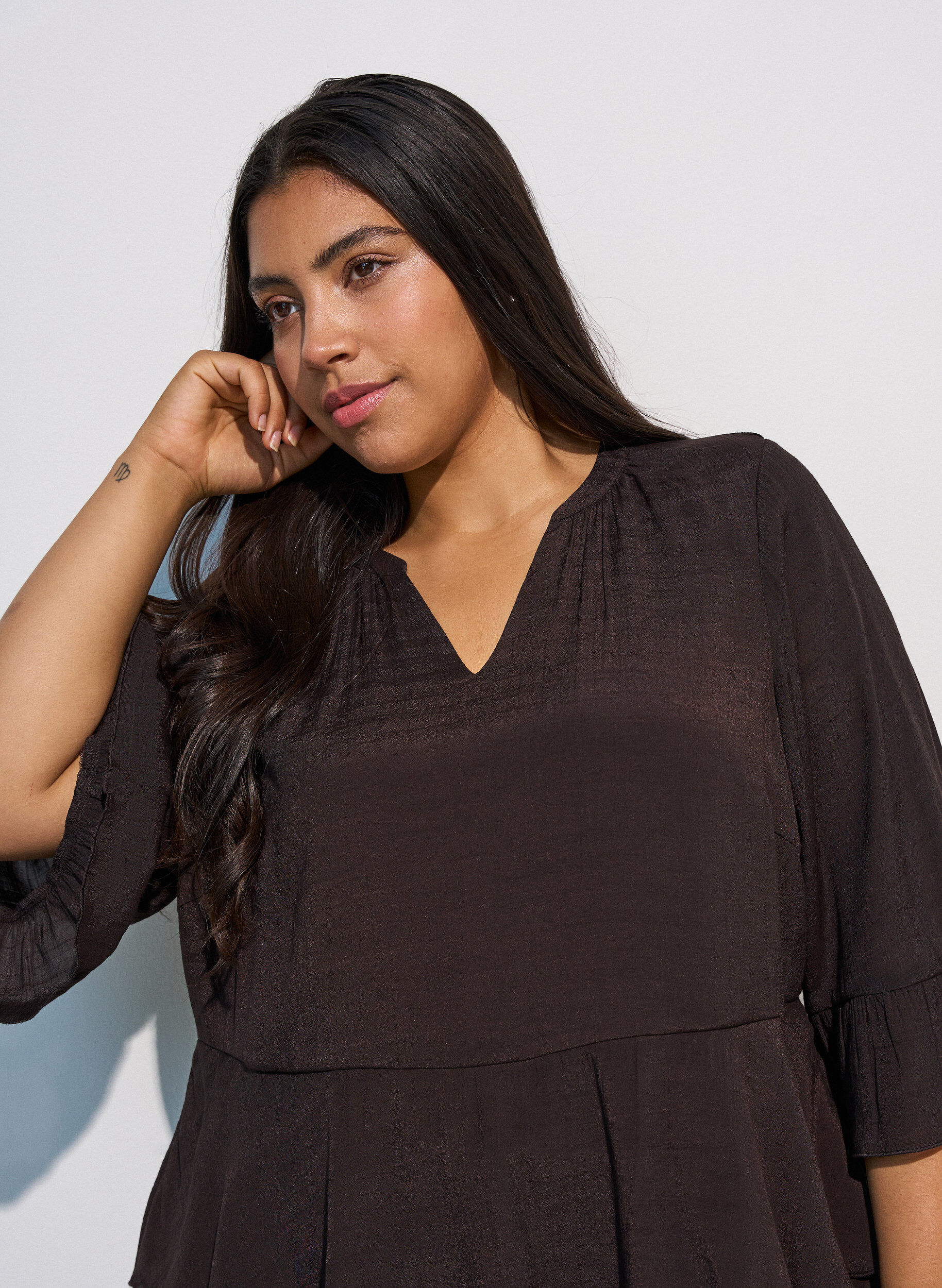 ZizziBlus med 3/4-&auml;rmar och volangdetaljer, Brun, Model image number 3