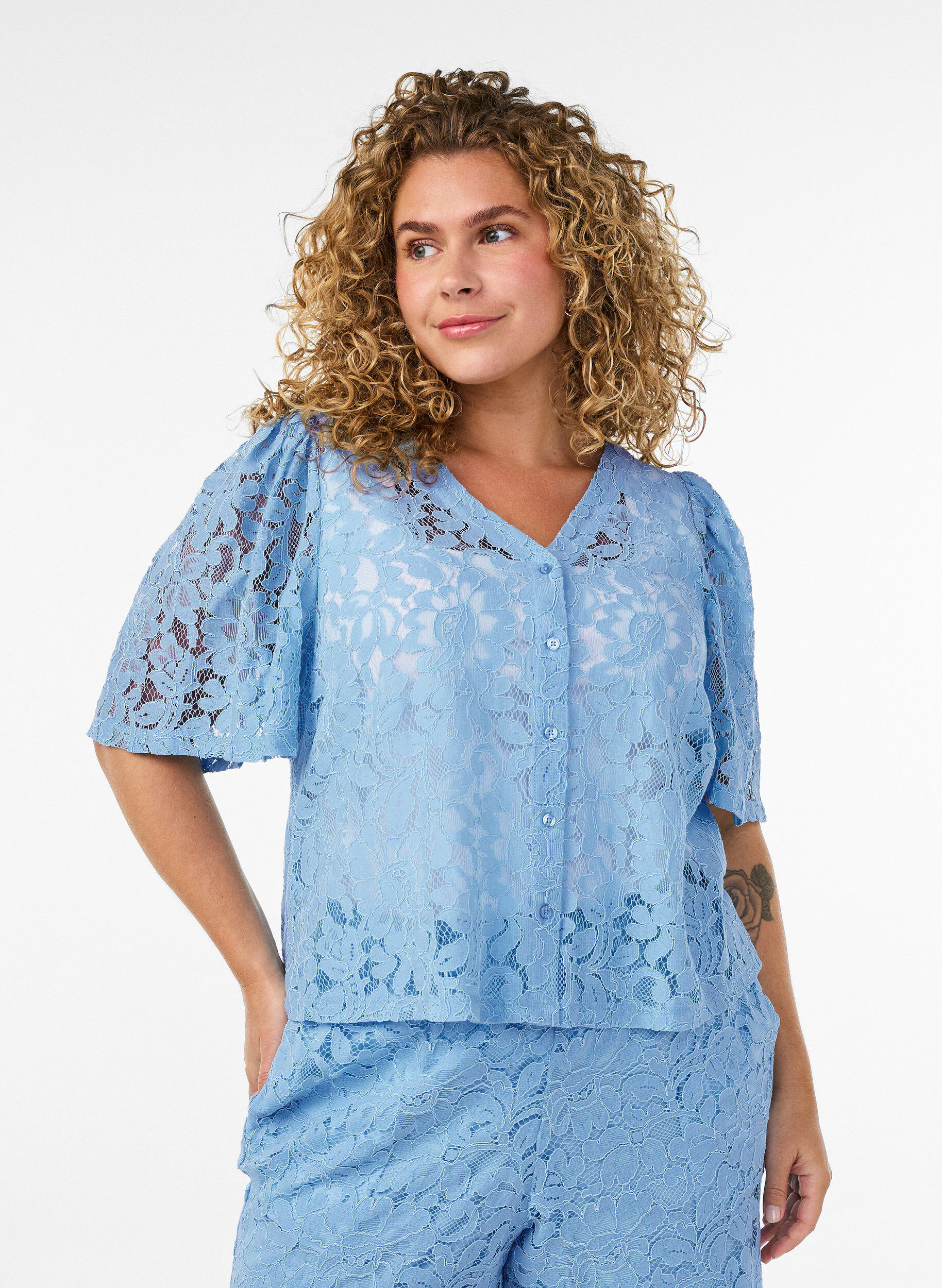 Spetsshorts med h&ouml;g midja och fickor, Bl&aring;, Model