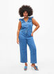 Byxdress i denim med volanger, Light Blue Denim, Model image number 0