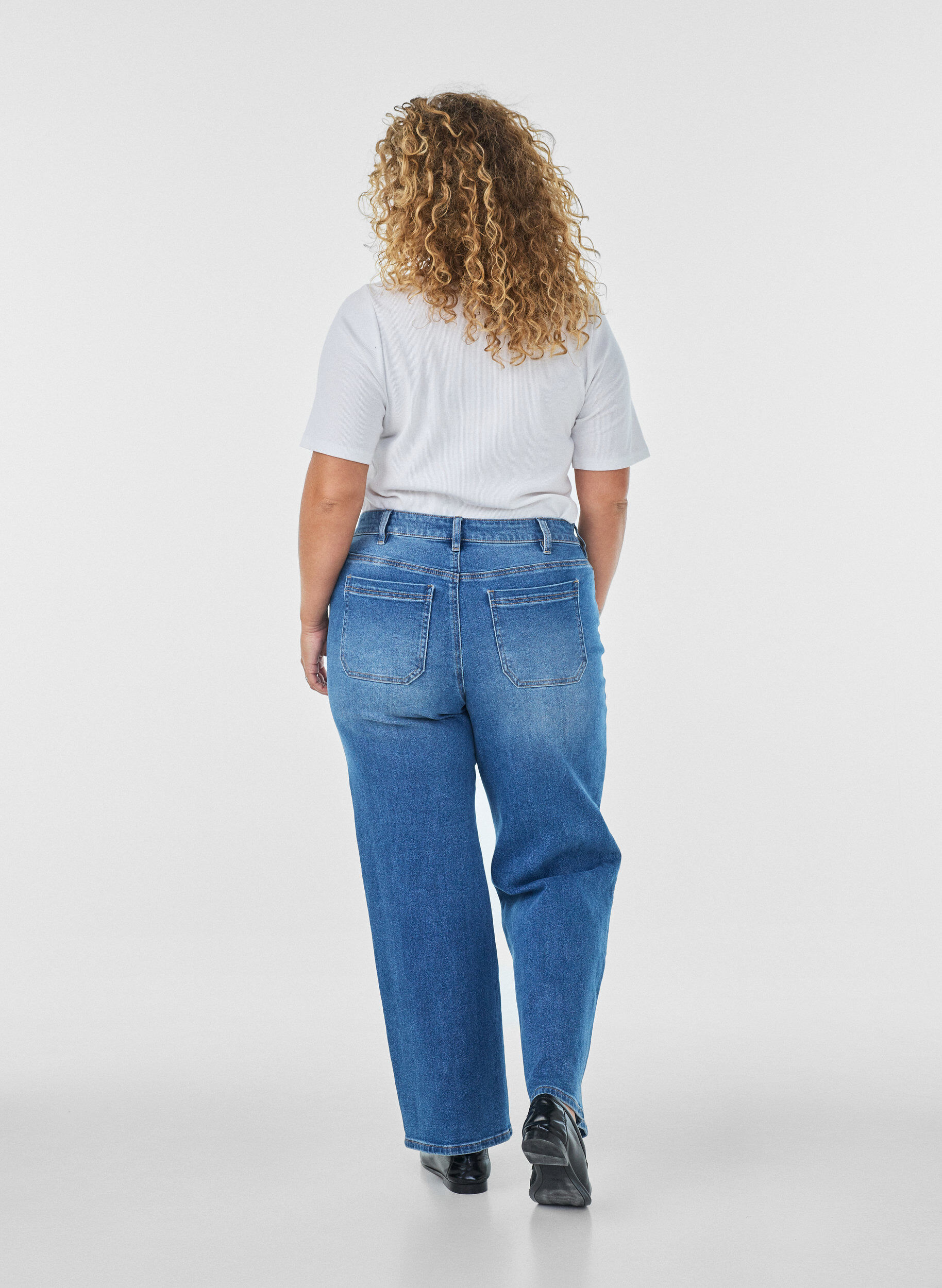 ZizziRaka jeans med en l&auml;tt sliten look, Bl&aring;, Model image number 1