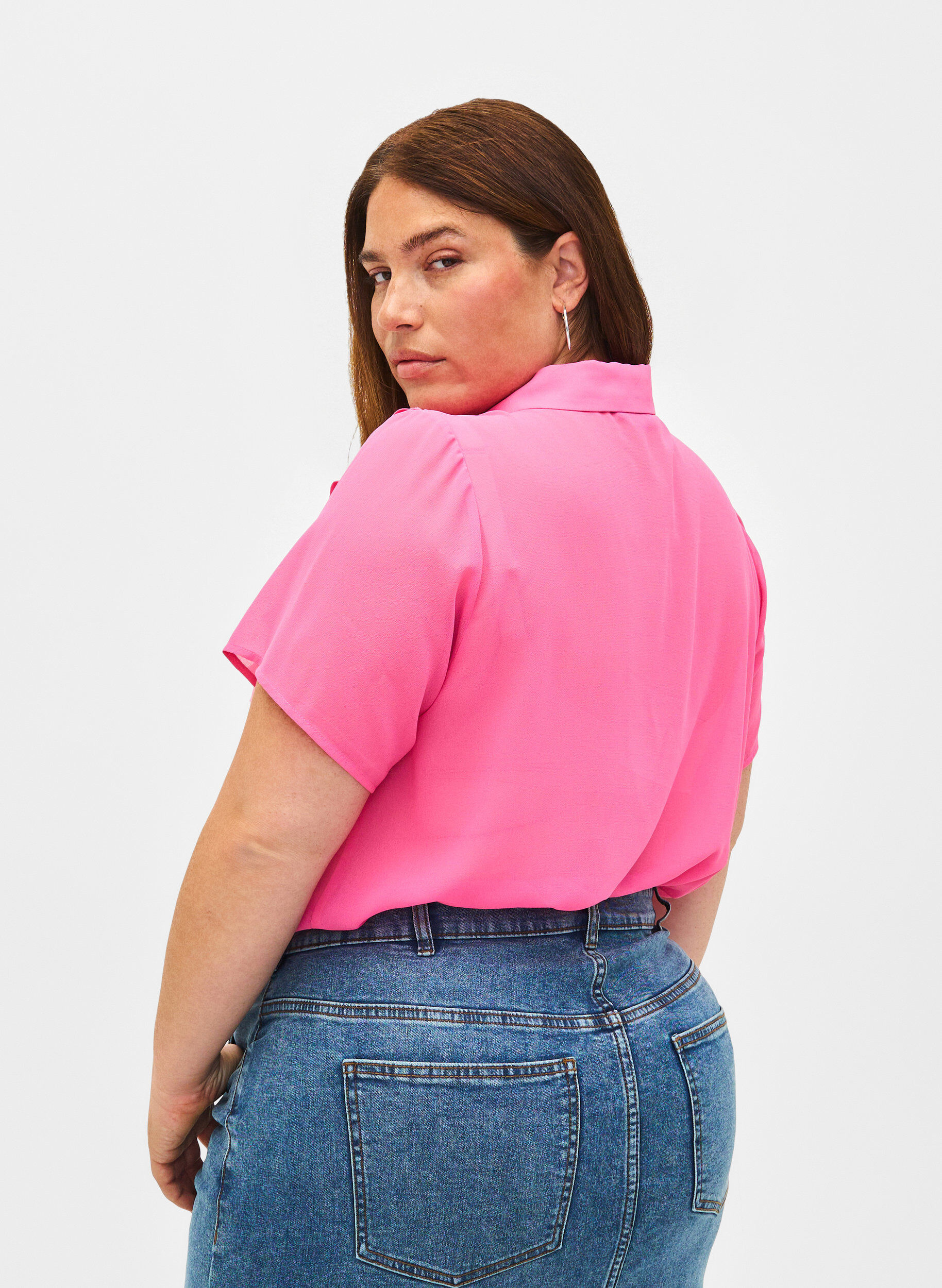 Zizzi Kort&auml;rmad skjortblus med volanger, Pink Power, Model image number 1