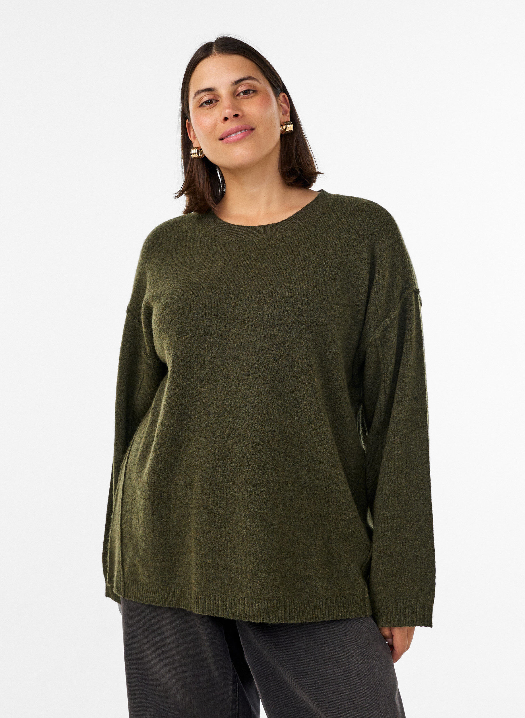 L&ouml;st stickad tr&ouml;ja med framtr&auml;dande s&ouml;mmar, Gr&ouml;n, Model