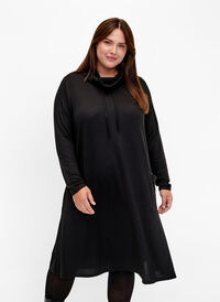 Jerseyklänning med hög hals och fickor, Black, Model