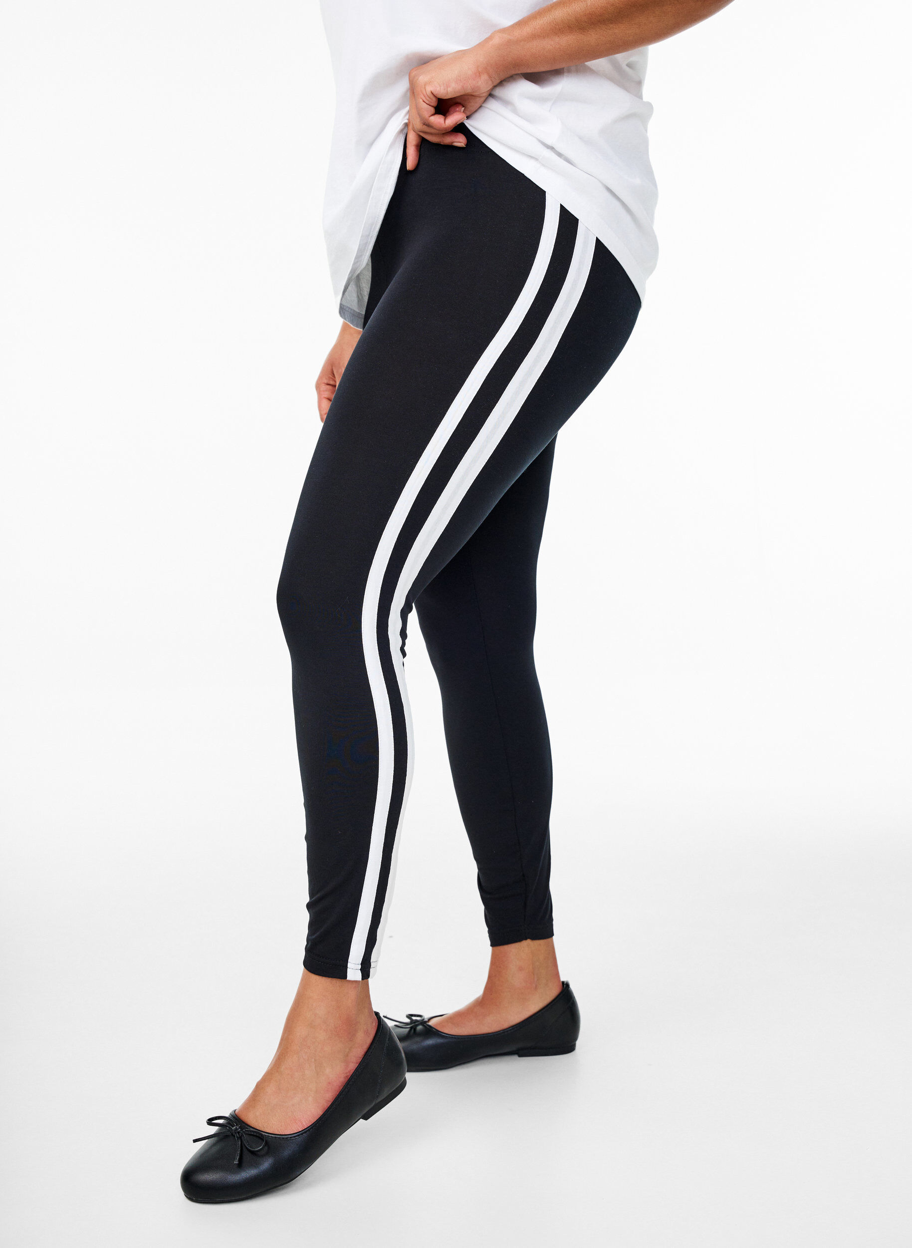 Zizzi Leggings i viskos med sidostrimmor, Black W. Stripe, Model image number 0