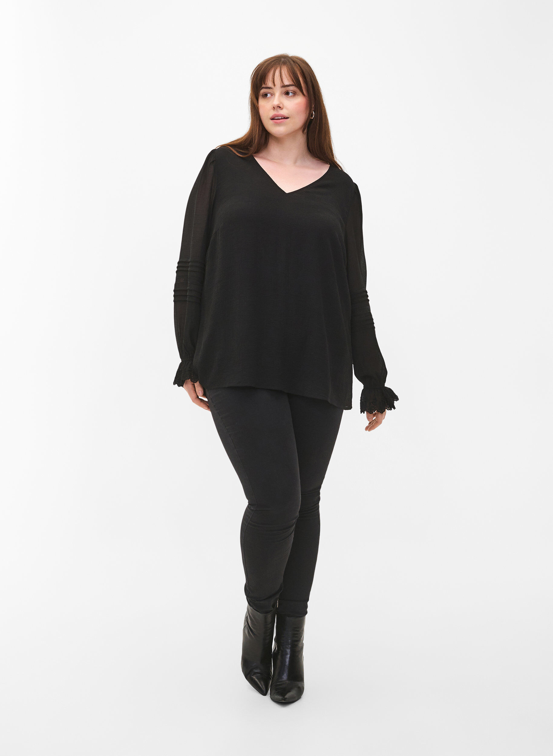 Zizzi Blus med v-ringning och volang&auml;rmar, Black, Model image number 3