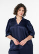 Blus i satinlook med halvl&aring;nga &auml;rmar och volangkrage, Bl&aring;, Model image number 0