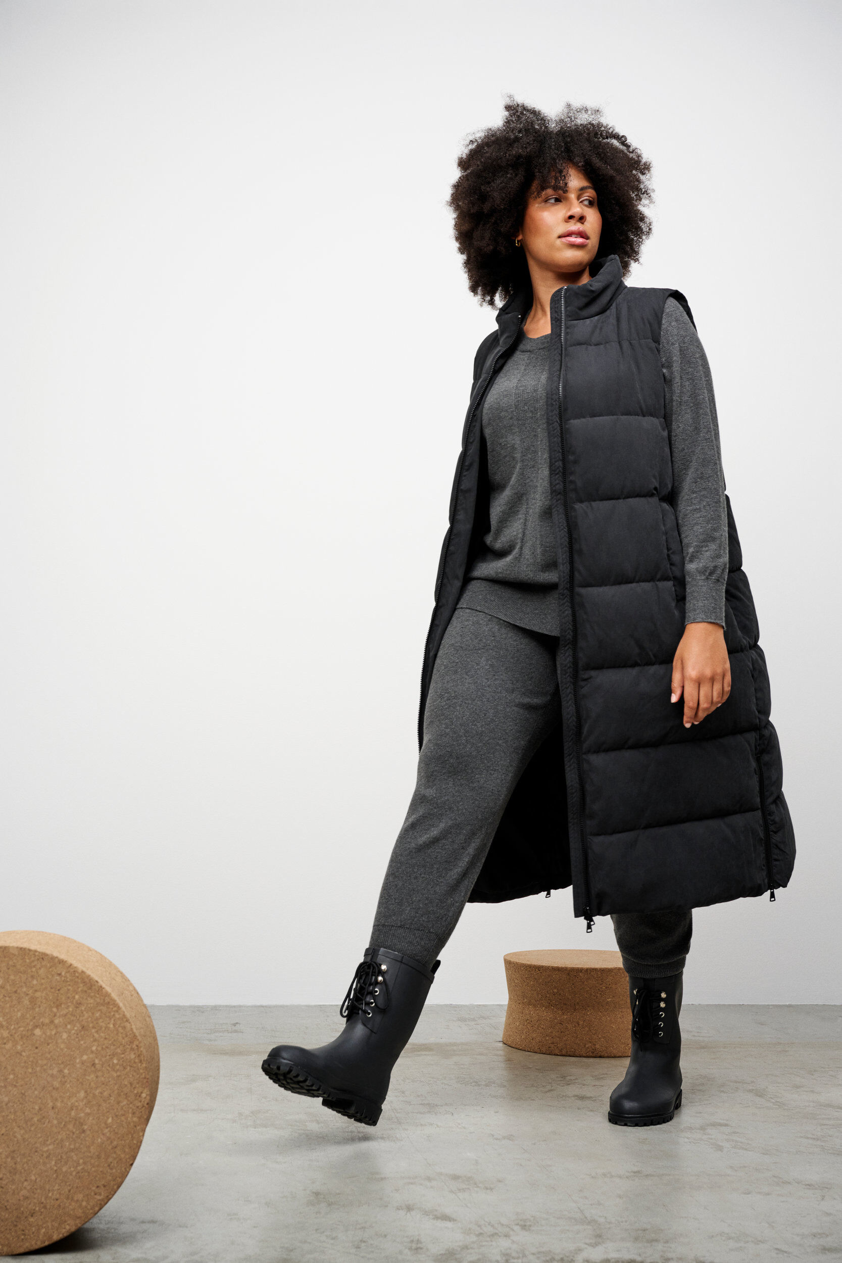 Zizzi Gummist&ouml;vlar i bred passform med sn&ouml;rning, Black, Model image number 1