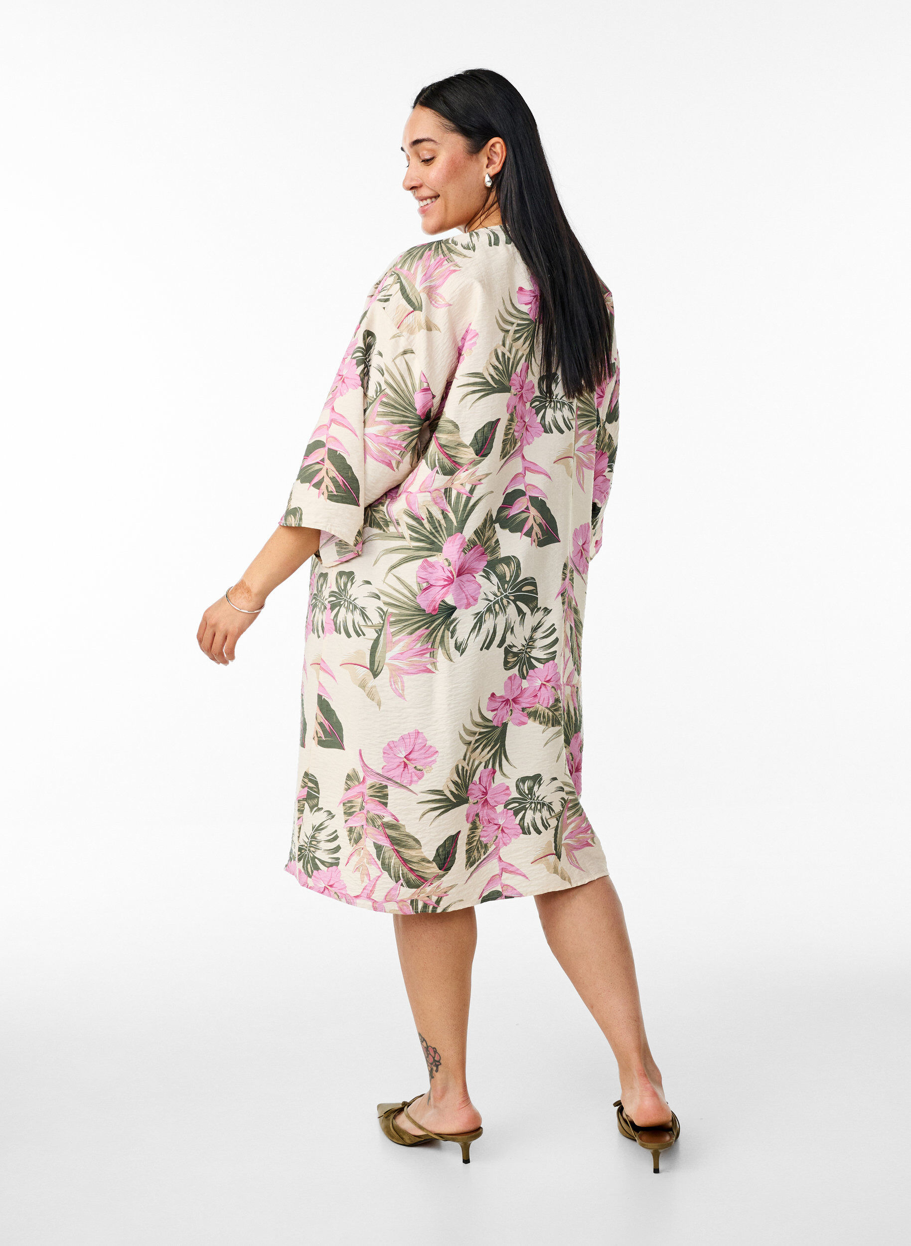Zizzi Kimono i viskos med trekvarts&auml;rmar, Vanilla, Model image number 2
