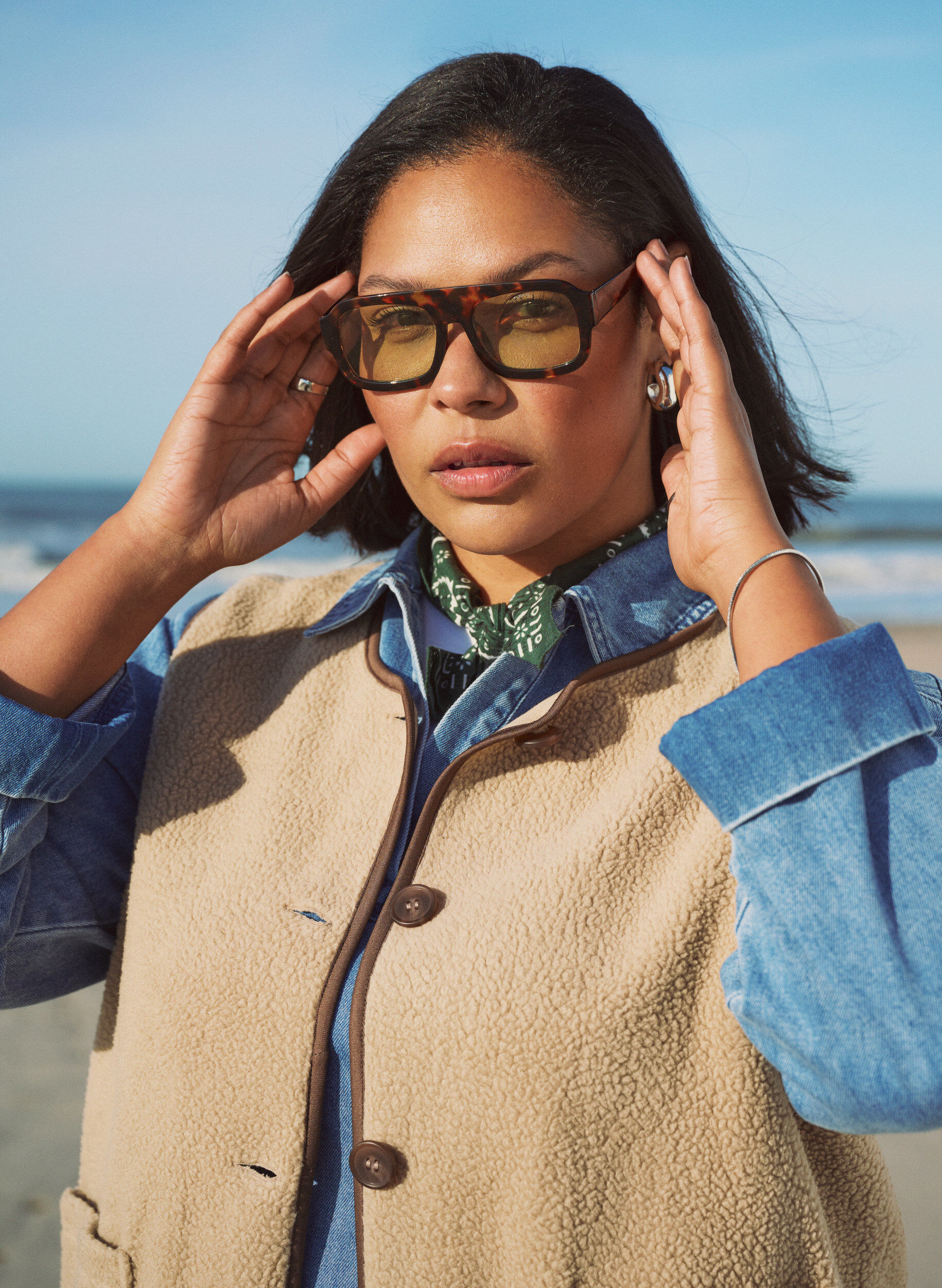 Zizzi V&auml;st i teddyfleece med kontrastkanter, Beige, Image image number 0