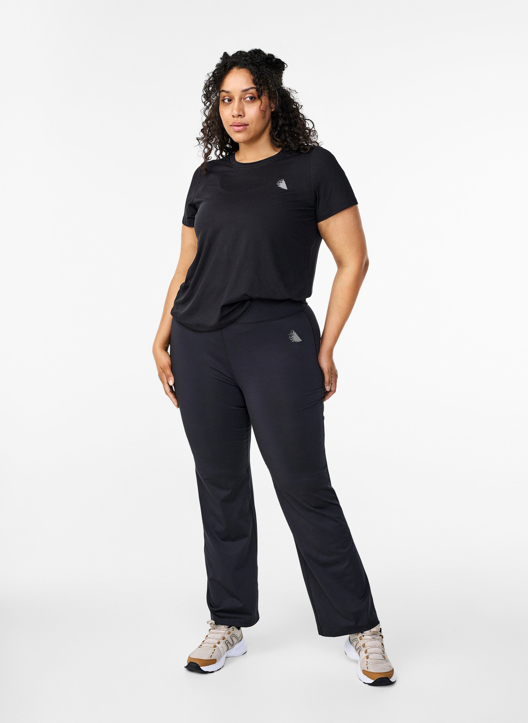 Zizzi Tr&auml;nings-T-shirt med smal passform och rund hals, Black, Model image number 2