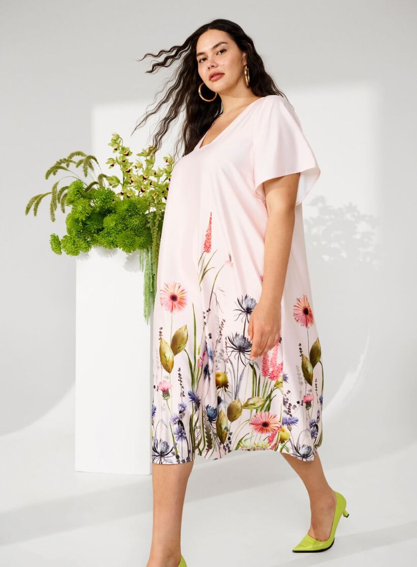 Midiklänning med blommiga detaljer, , Model
