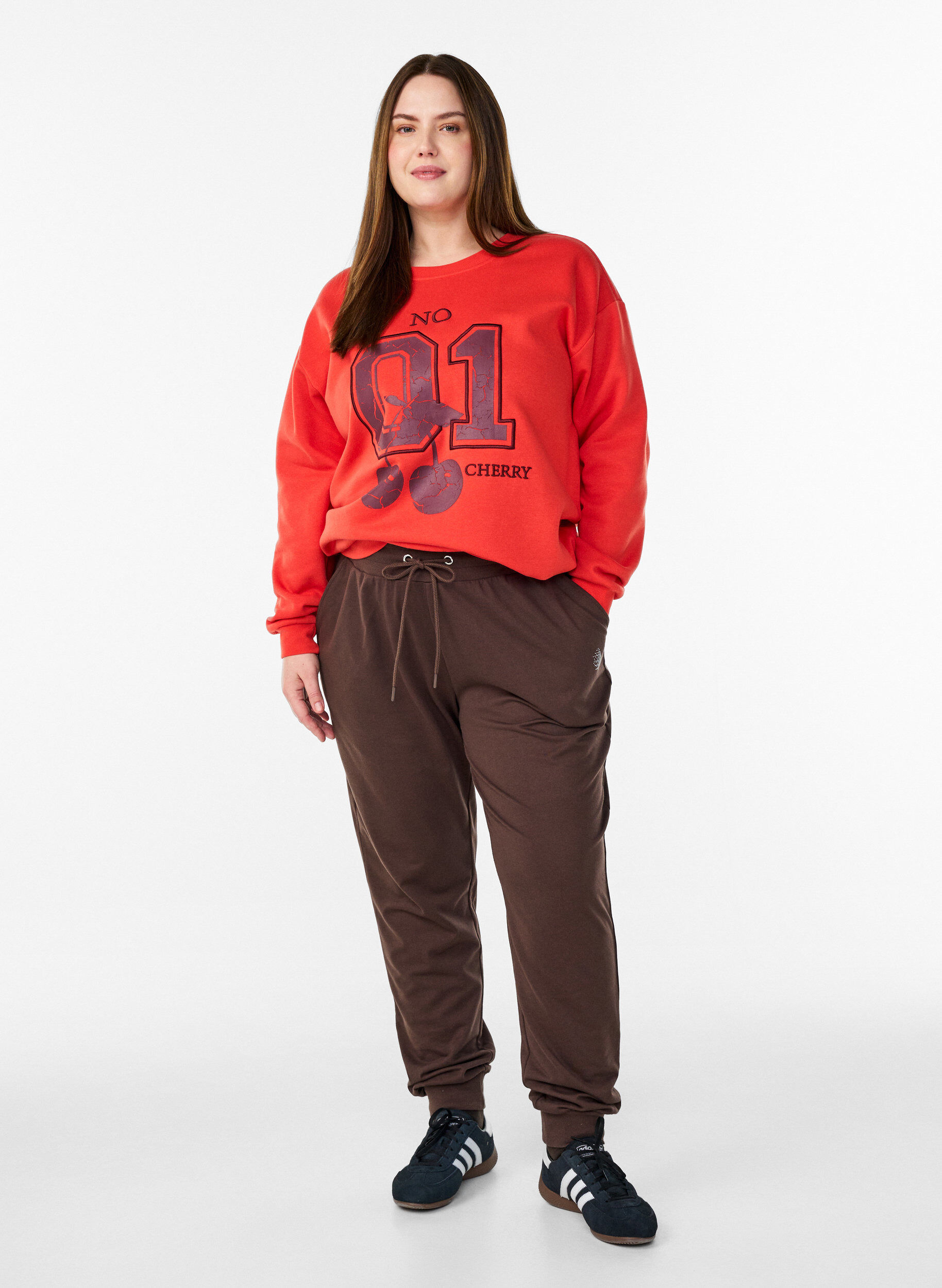 Sweatshirt med motiv framtill, R&ouml;d, Model