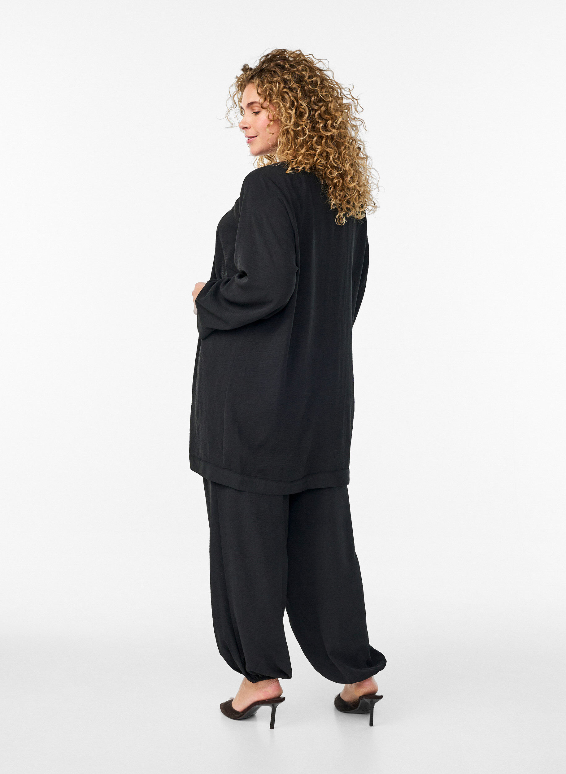 ZizziBallongbyxor med h&ouml;g midja, Svart, Model image number 1