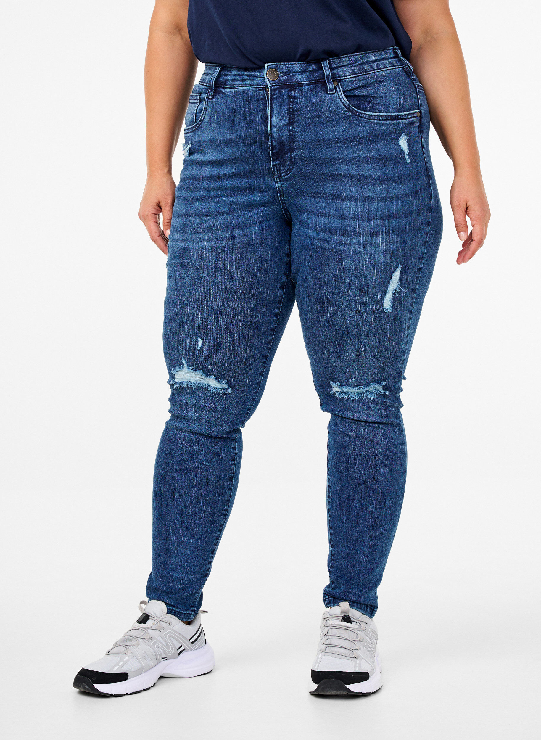 Zizzi Amy jeans i super slim-model med n&ouml;tta detaljer, Blue Denim, Model image number 2