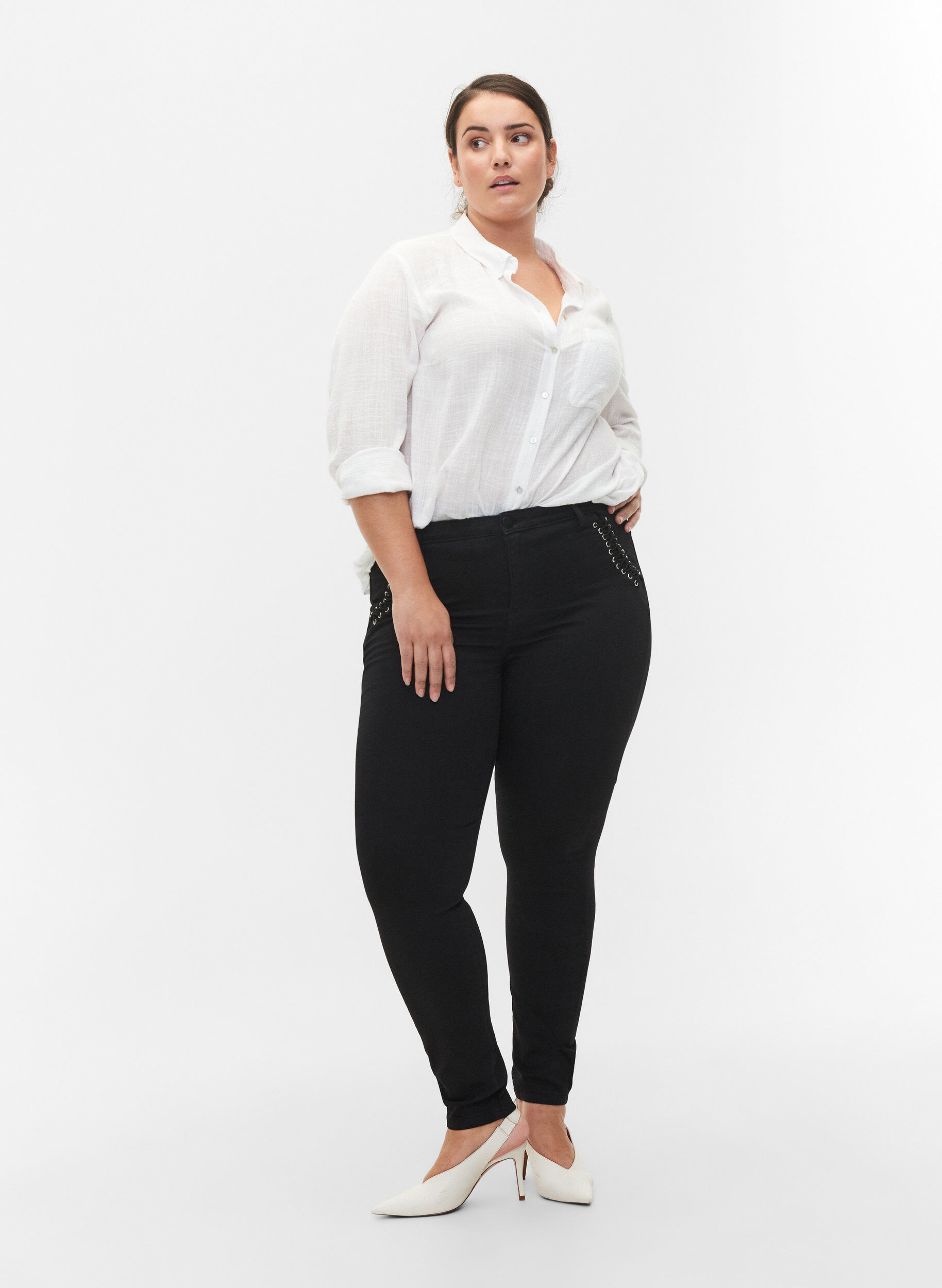 Zizzi Super slim Amy jeans med sn&ouml;rning fram, Black, Model image number 0
