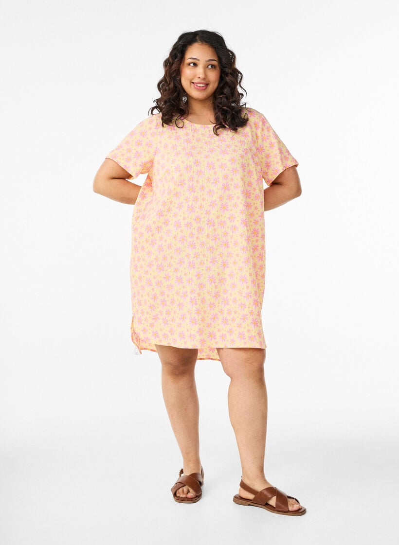 Kort kl&auml;nning med krinklad textur och korta &auml;rmar, Gul, Model image number 1