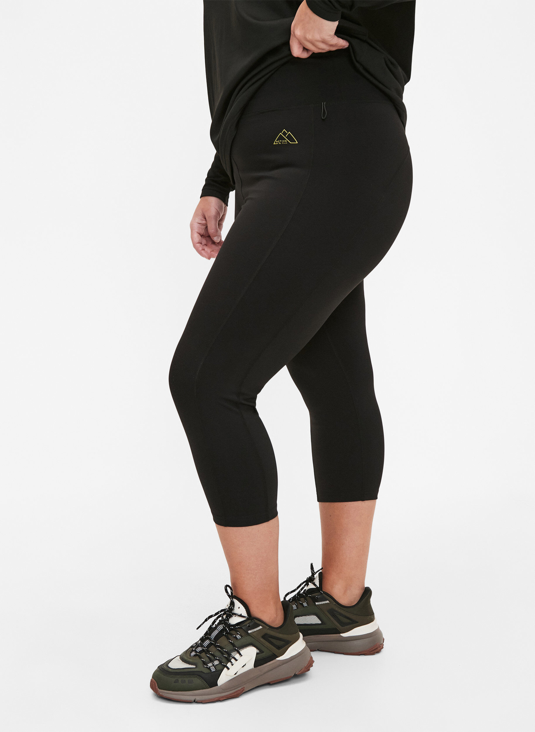 Zizzi 3/4-tr&auml;ningsleggings med fickor, Black, Model image number 0