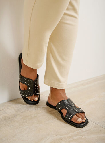 Platta slip on-sandaler med bred passform och nitar, Black, Image image number 1