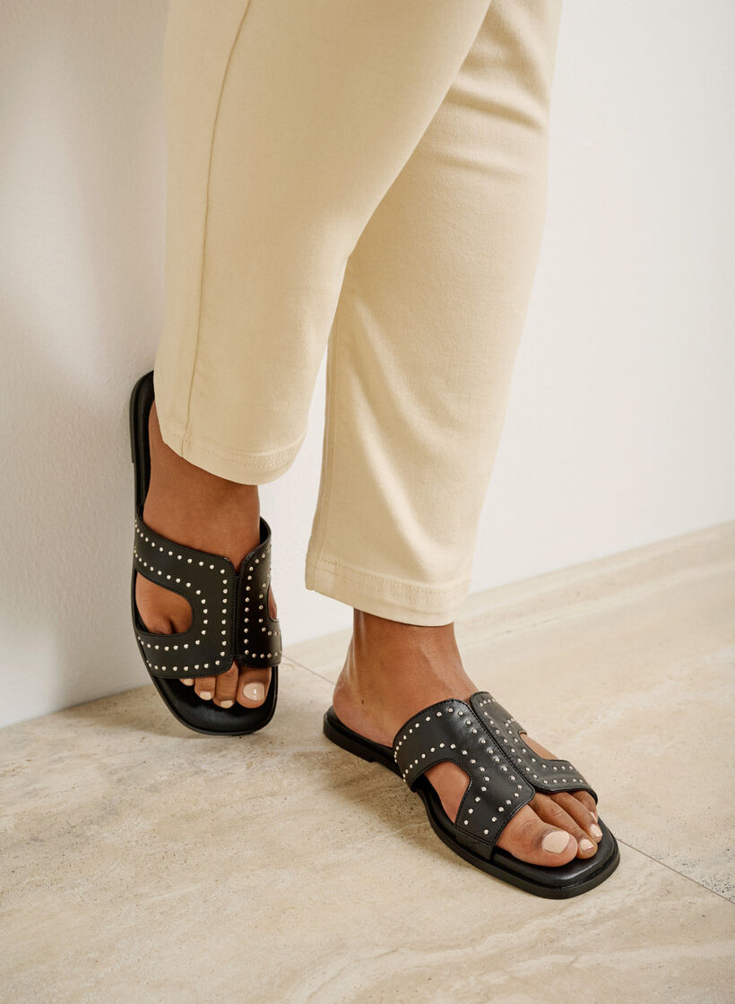 Platta slip on-sandaler med bred passform och nitar, Black, Image