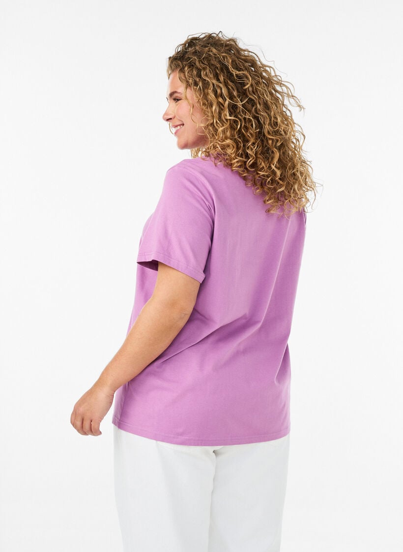 T-shirt i ekologisk bomull med h&aring;lbroderi, Lila, Model image number 2