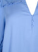 Blus i viskos med smock- och volangdetaljer, Cornflower Blue, Packshot image number 2
