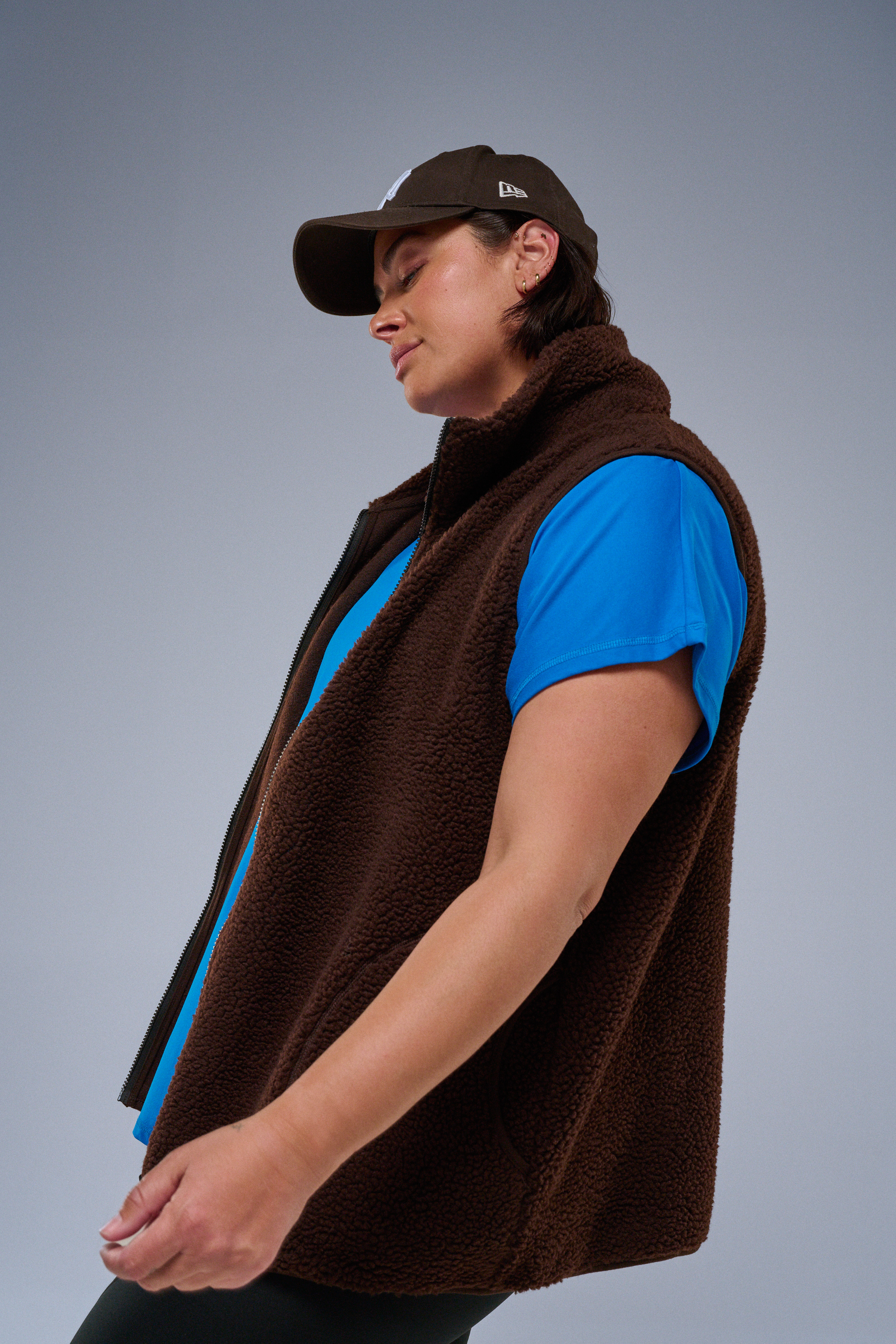 Zizzi Brun v&auml;st med dragkedja, , Model