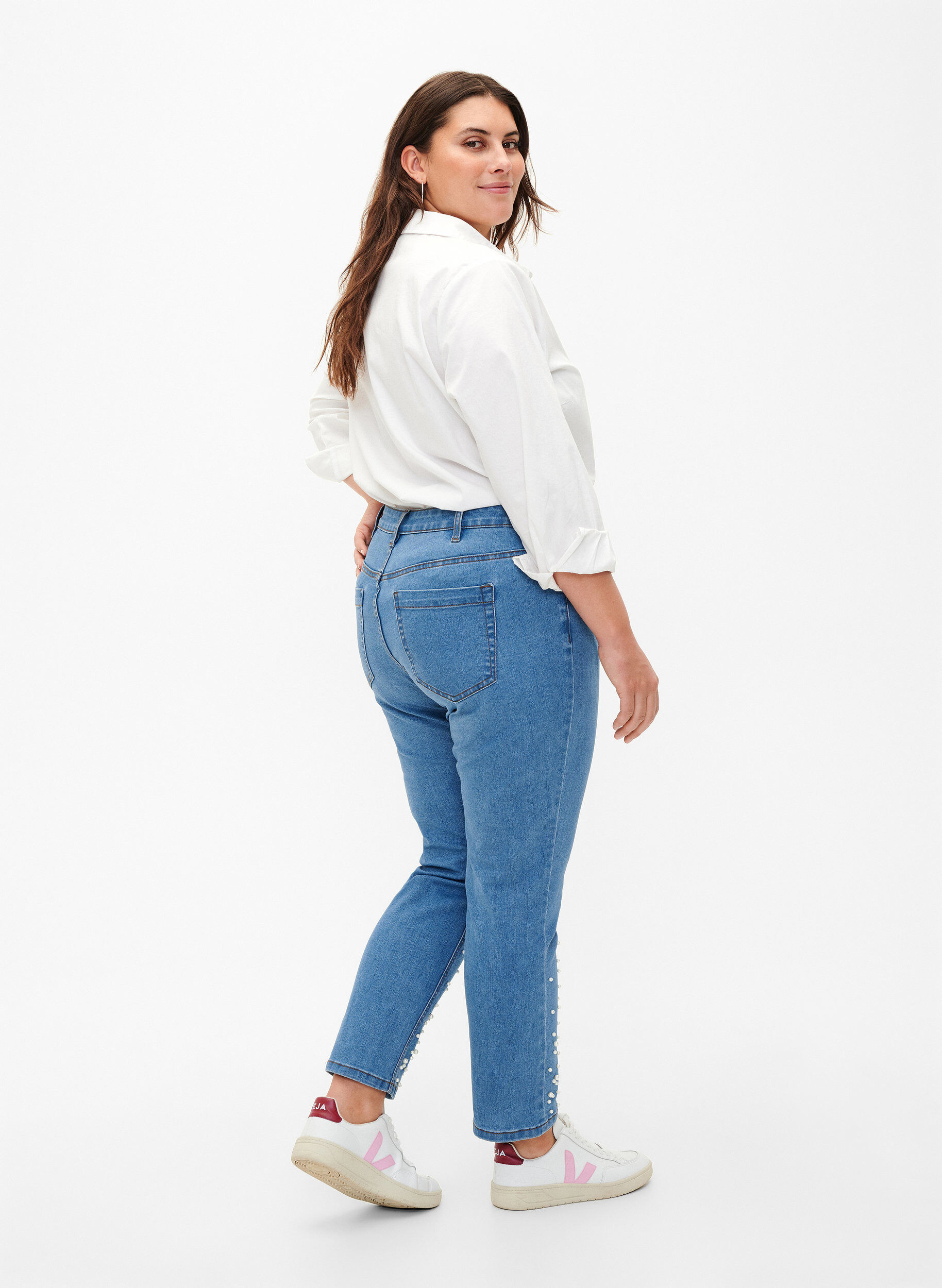 Zizzi Emily jeans med tajt passform och p&auml;rlor, Light Blue, Model image number 1
