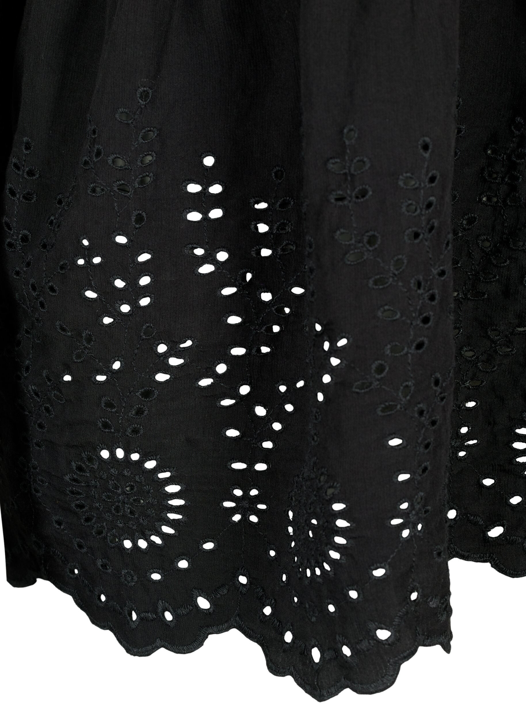 Zizzi Viskosblus med broderi anglaise, Black, Packshot image number 3