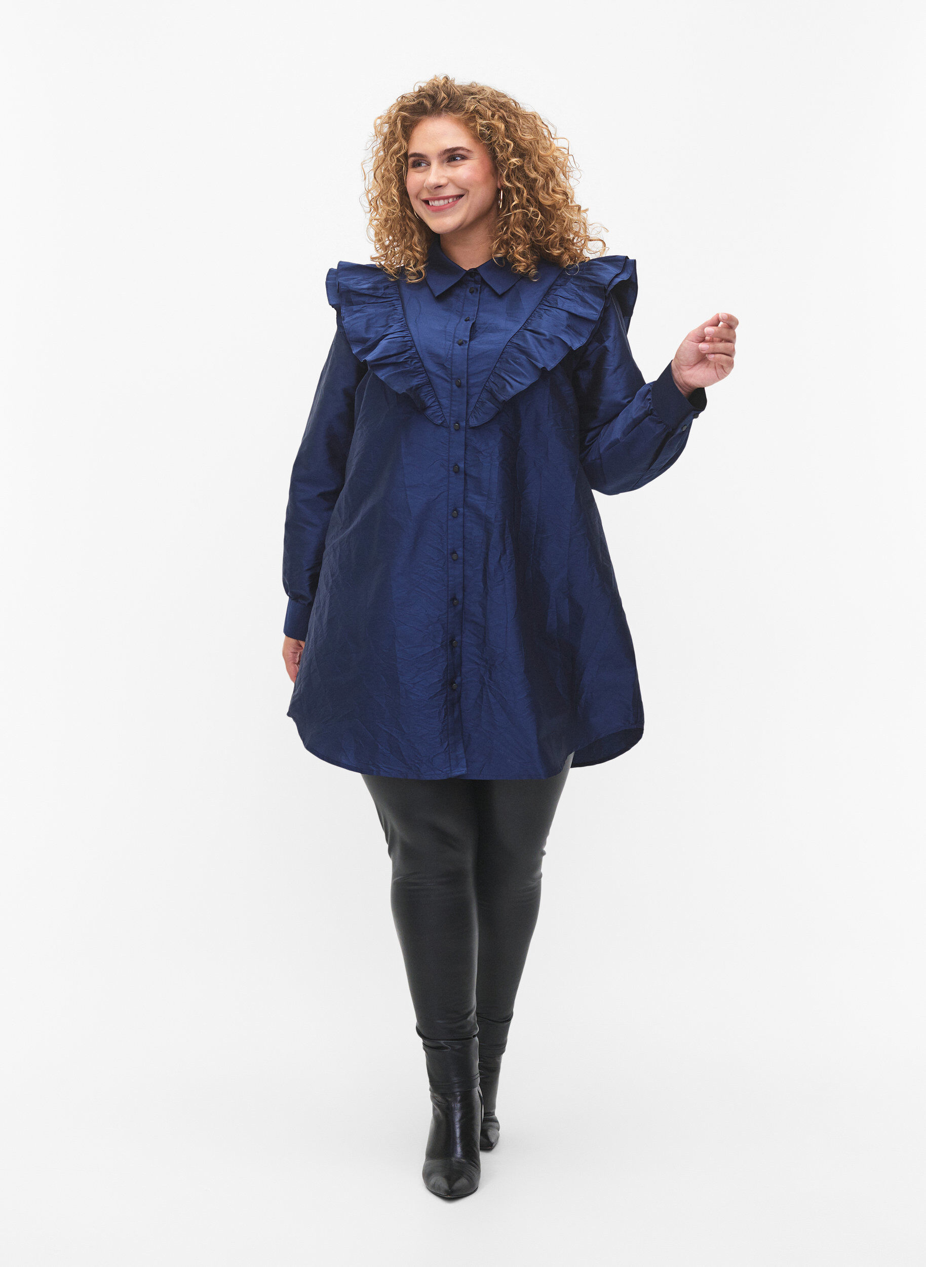 Zizzi Enf&auml;rgad skjorta med volanger, Titan, Model image number 2