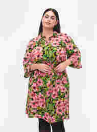 Skjortklänning i viskos med blommönster, Pink G. Flower AOP, Model