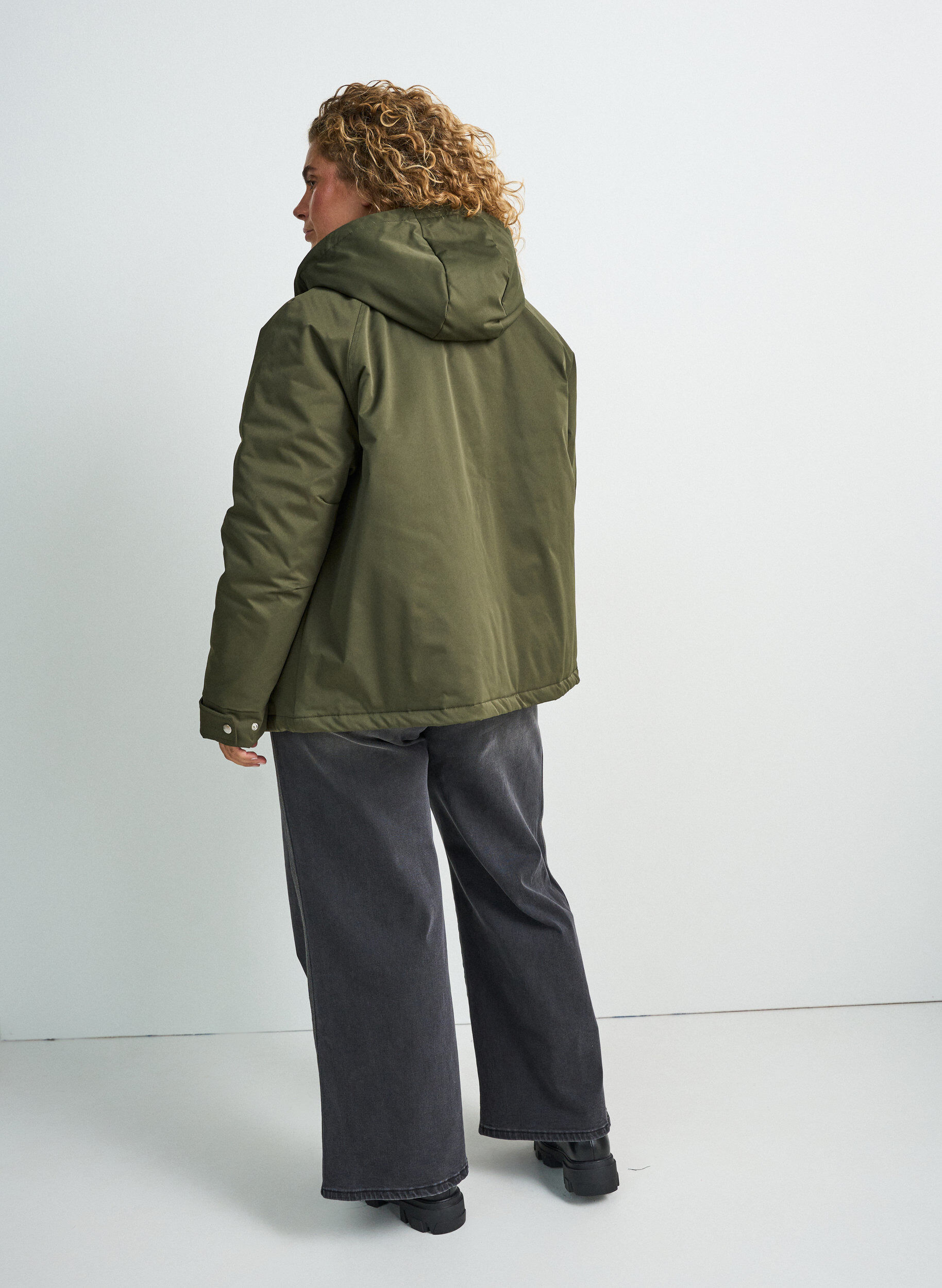 ZizziVadderad parkas med avtagbar huva, Gr&ouml;n, Model image number 2