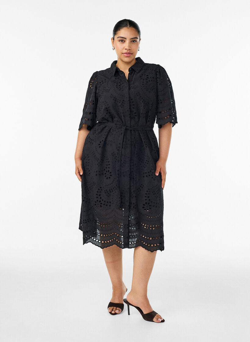 Skjortkl&auml;nning i broderie anglaise med knytb&auml;lte, Svart, Model image number 1