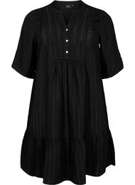 Randig klänning i viskos med spetsdetaljer, Black