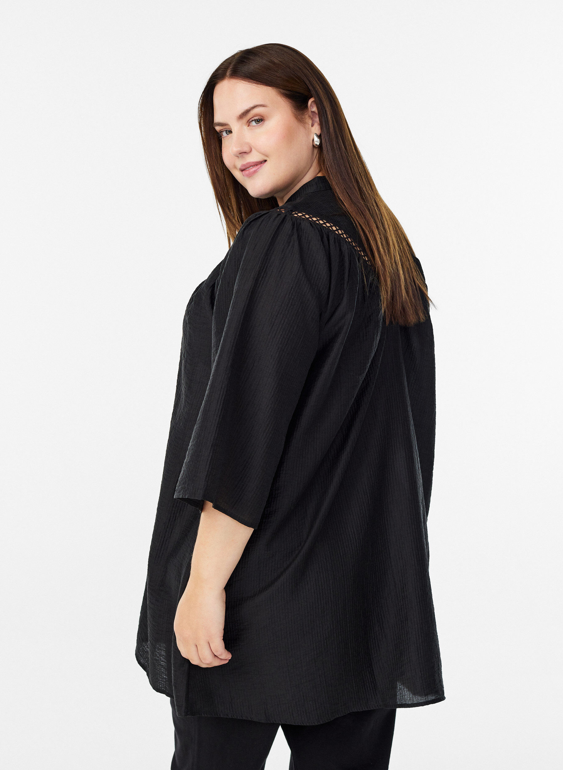 Zizzi Tunika med virkade detaljer och randig textur, Svart, Model image number 2