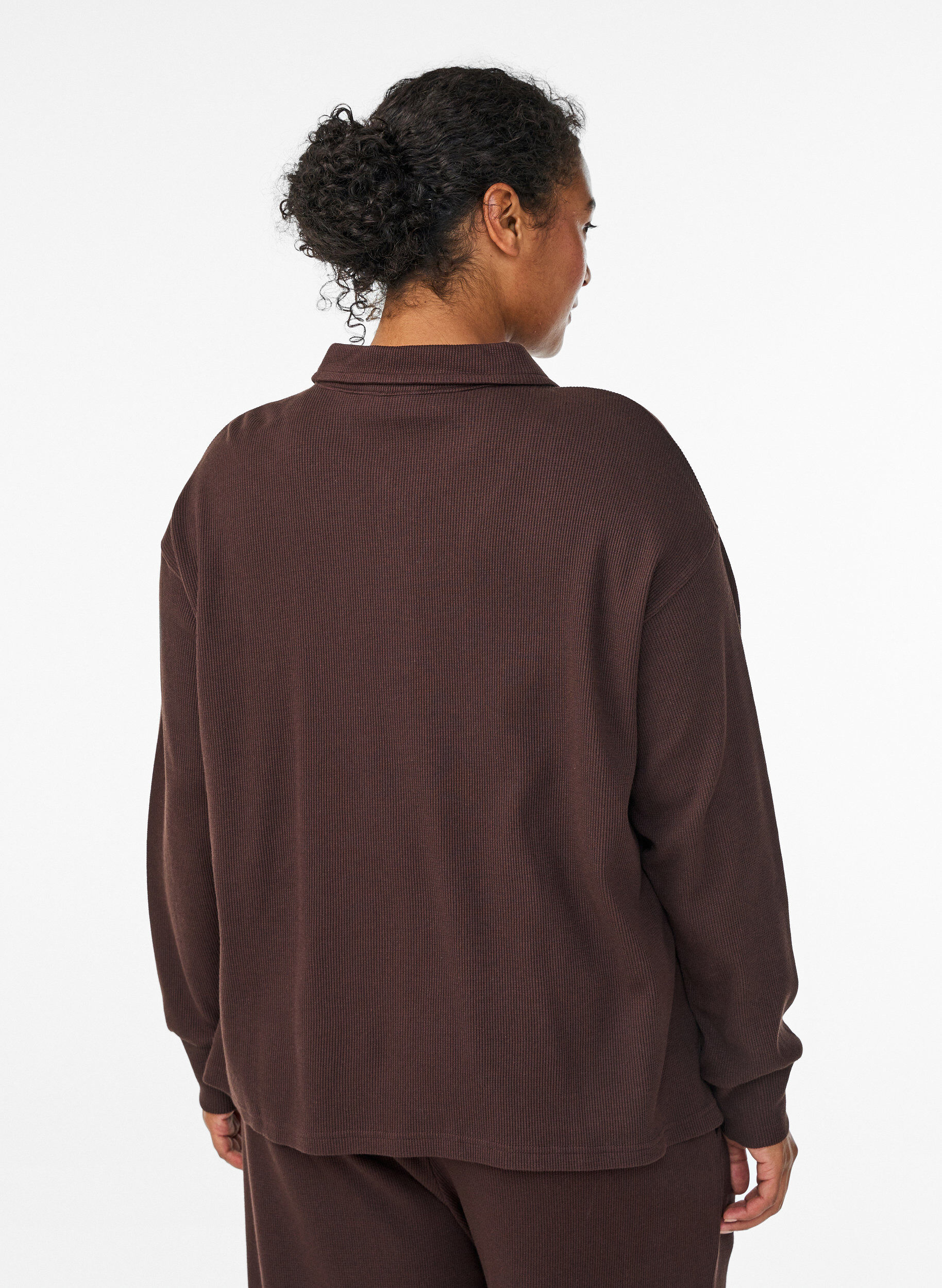 Zizzi Ribbstickad pik&eacute;tr&ouml;ja med l&aring;nga &auml;rmar, Brun, Model image number 2