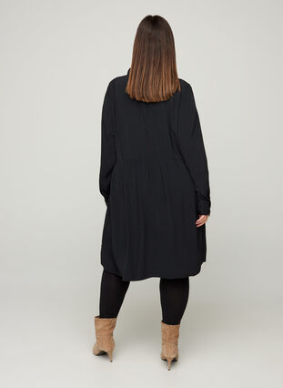 Viskos klänning med spets, Black, Model image number 1