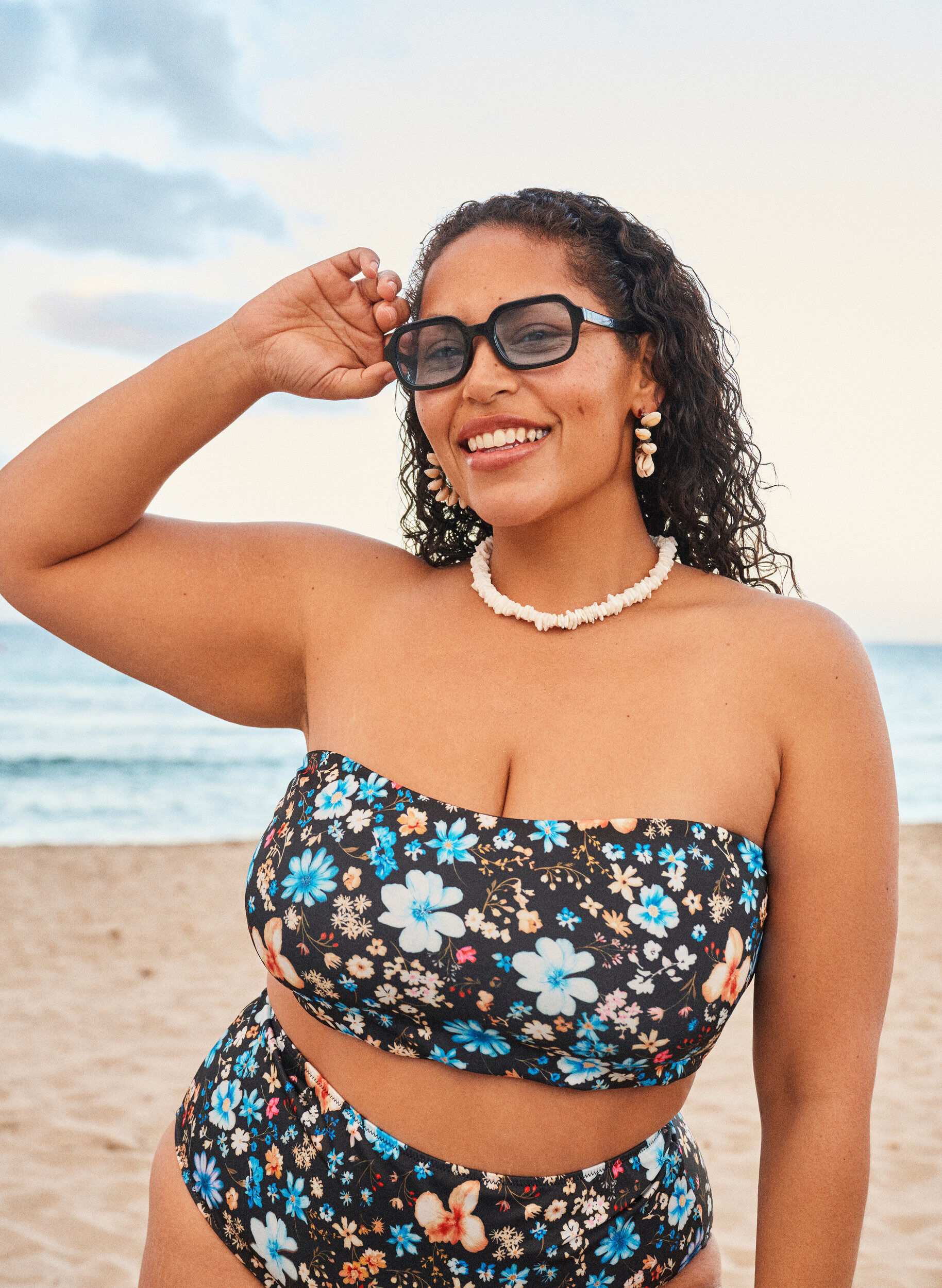 Zizzi Bandeaubikinitopp med blommor, Bl&aring;, Image image number 0