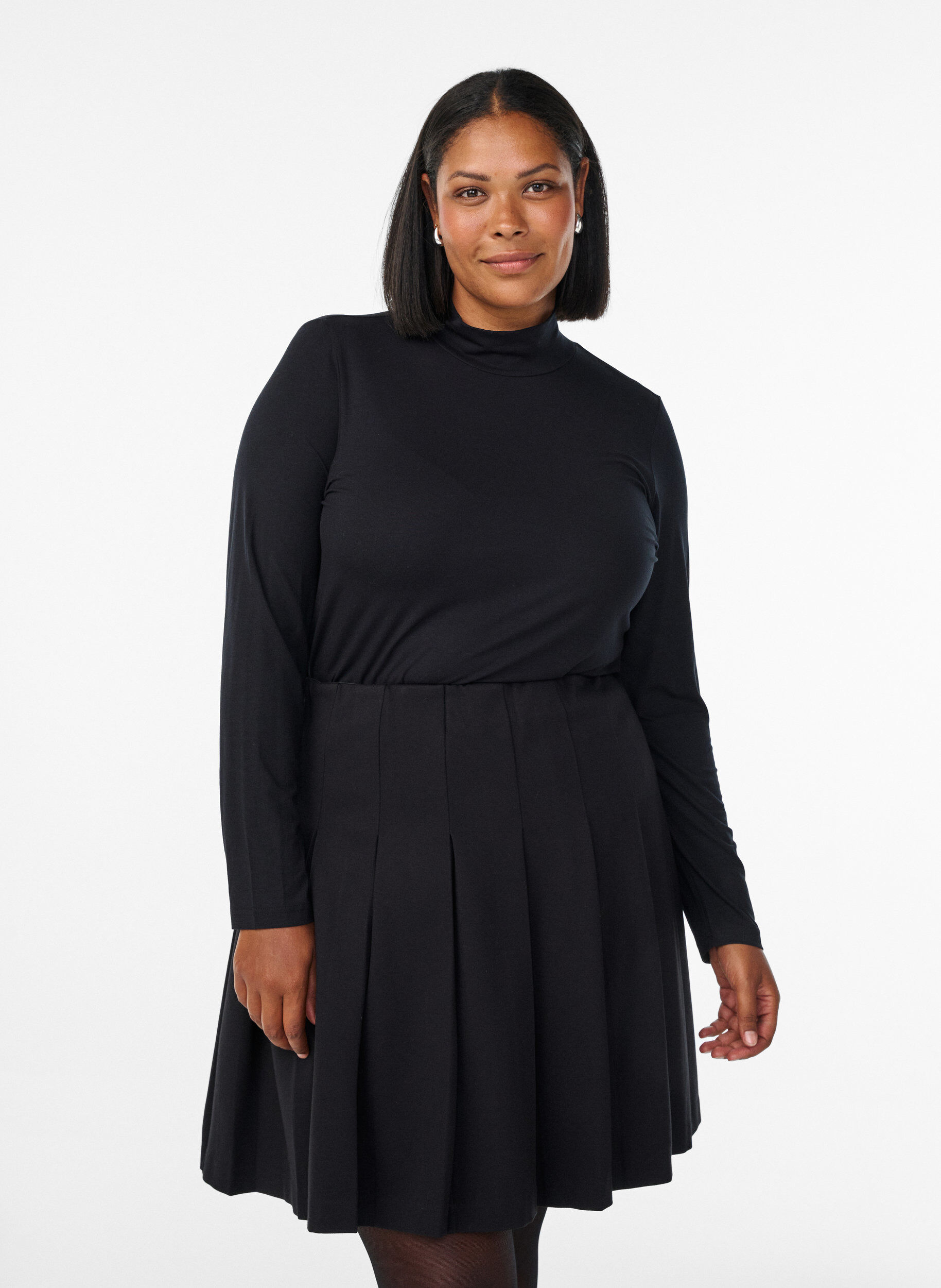 Zizzi L&aring;ng&auml;rmad blus med h&ouml;g hals, Svart, Model image number 0