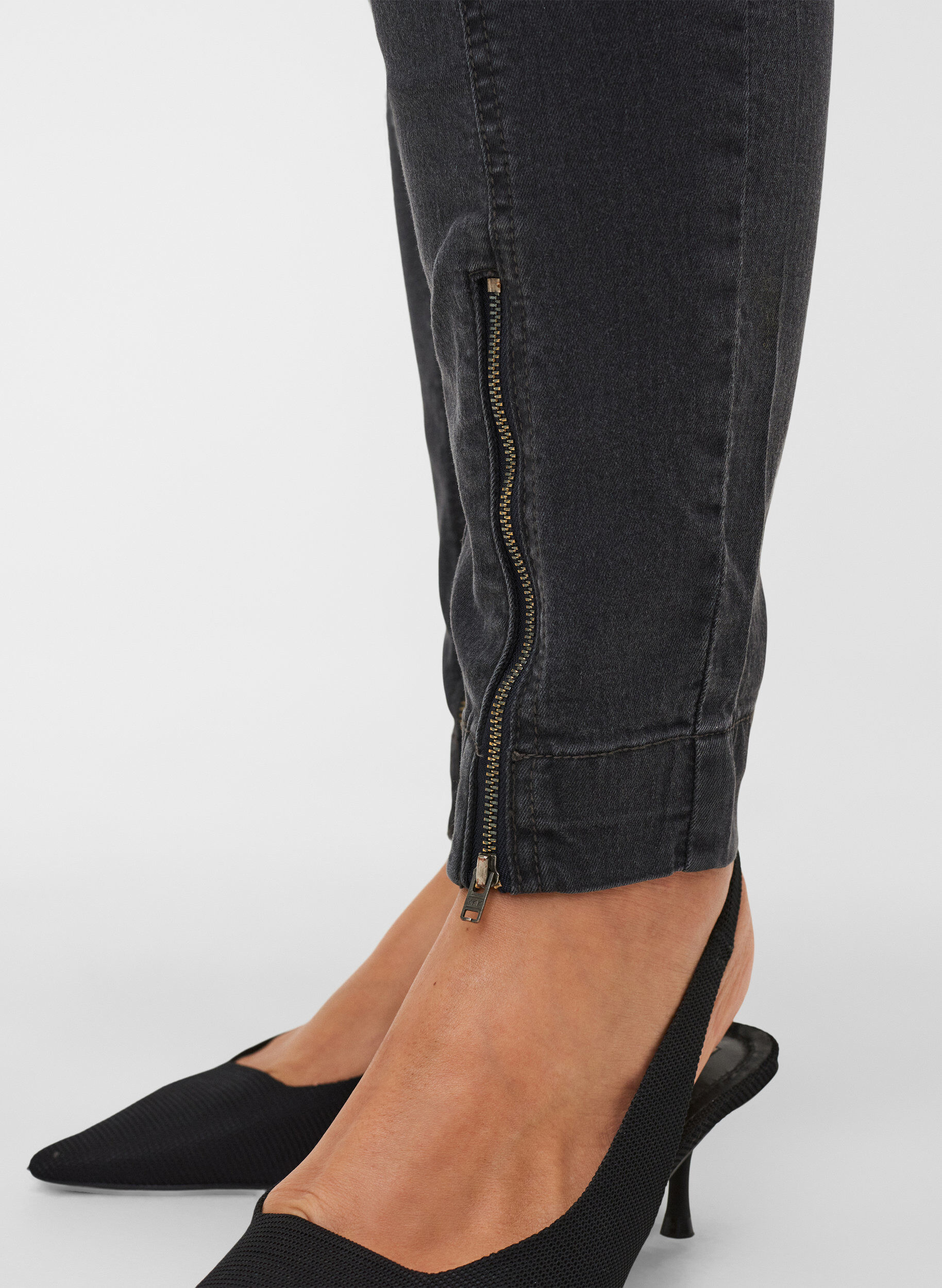 Zizzi Jeggings med dragkedja, Grey Wash, Model image number 3