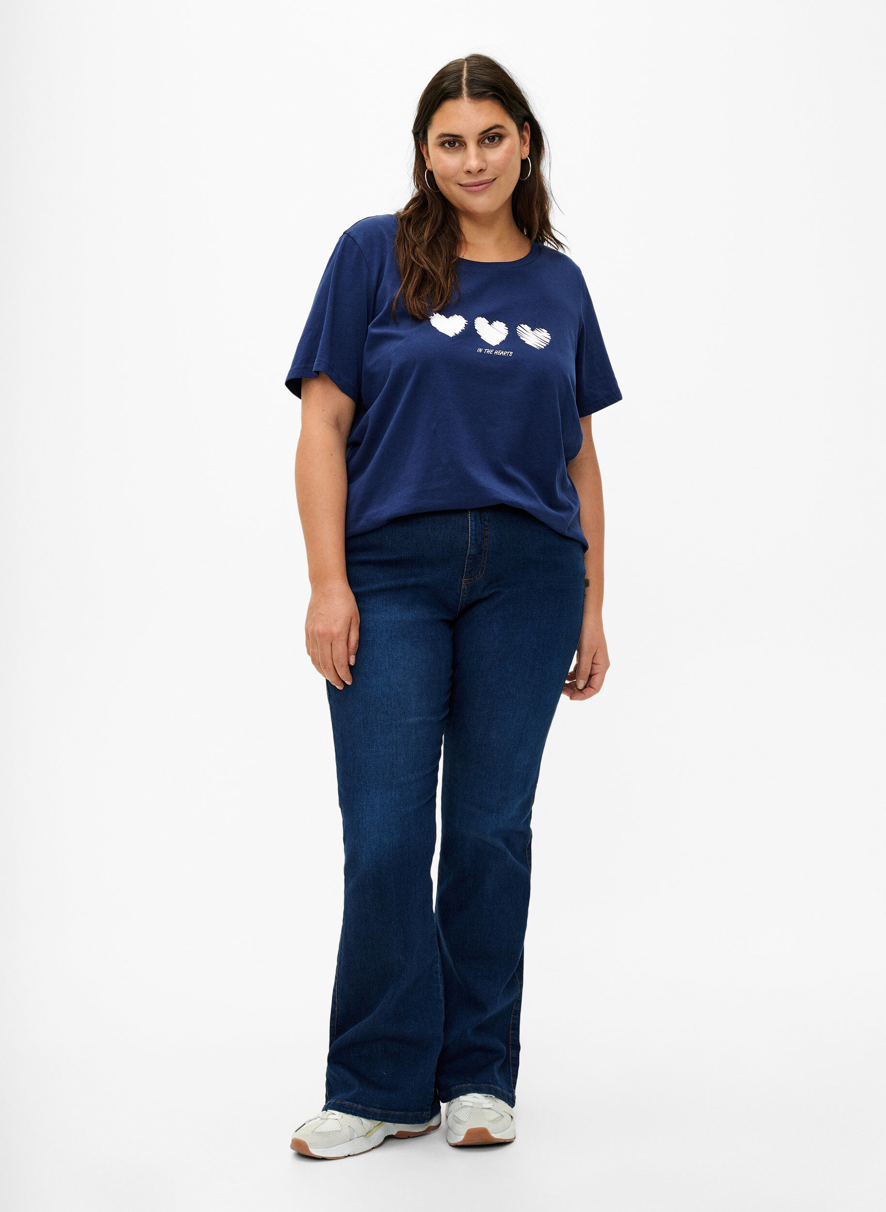 Zizzi T-shirt i bomull med rund halsringning och tryck, Medieval B.W. Hearts, Model image number 2