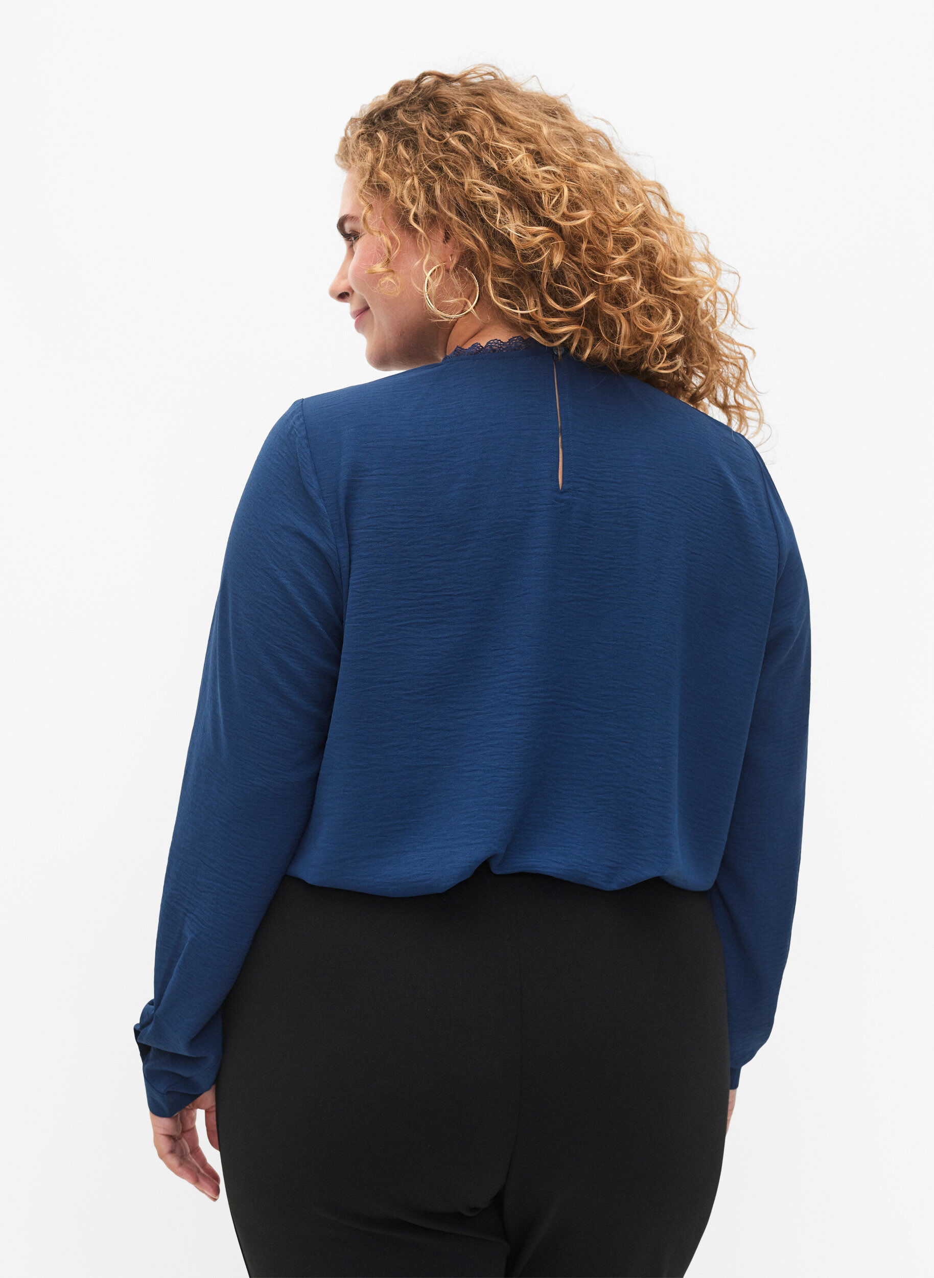 Zizzi L&aring;ng&auml;rmad blus med spetsdetaljer, Titan, Model image number 1