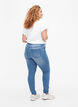 Amy jeans med supersmal passform och rippade detaljer, Bl&aring;, Model image number 1