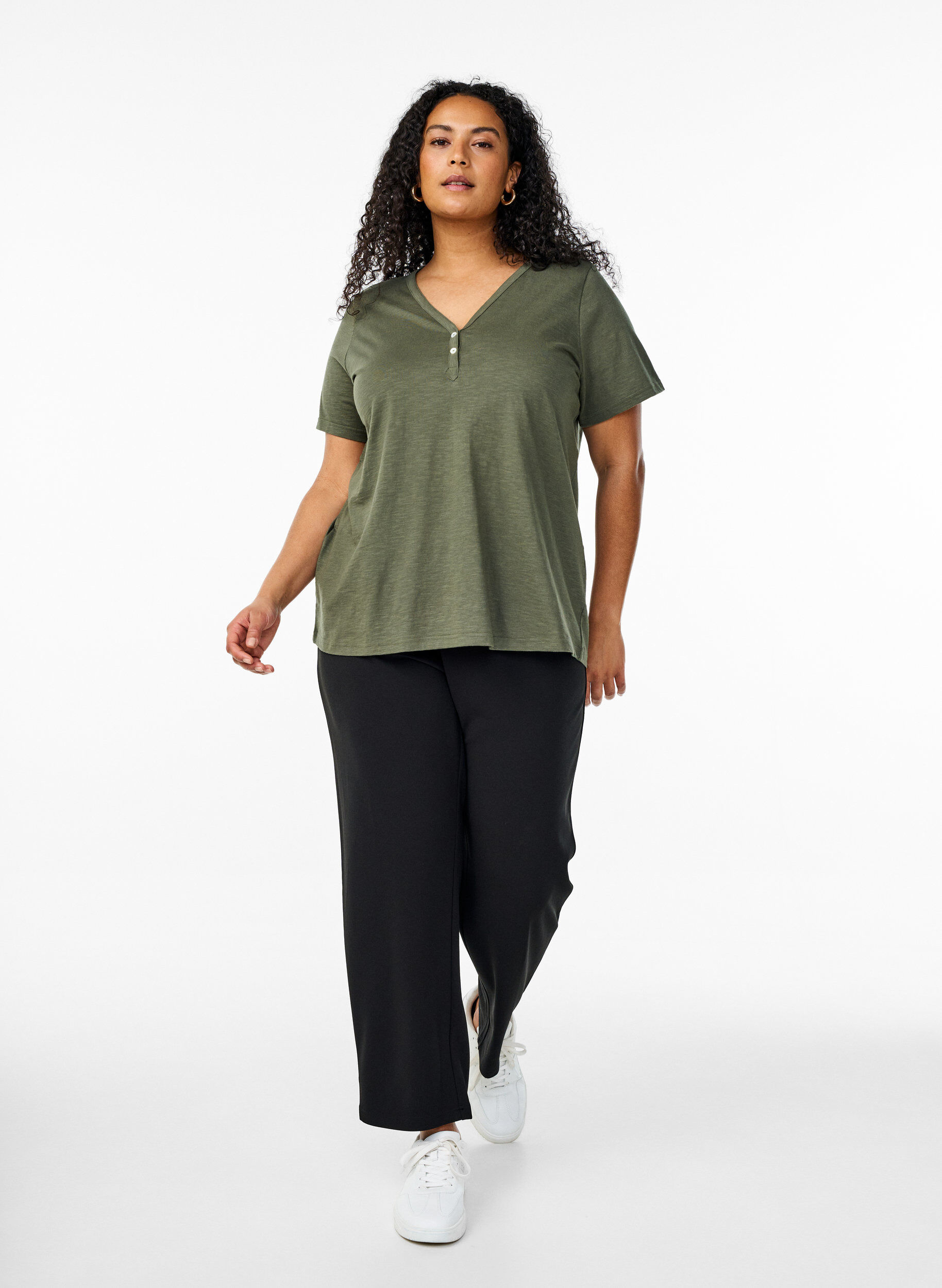 Zizzi T-shirt med knappdetalj, Gr&ouml;n, Model image number 1