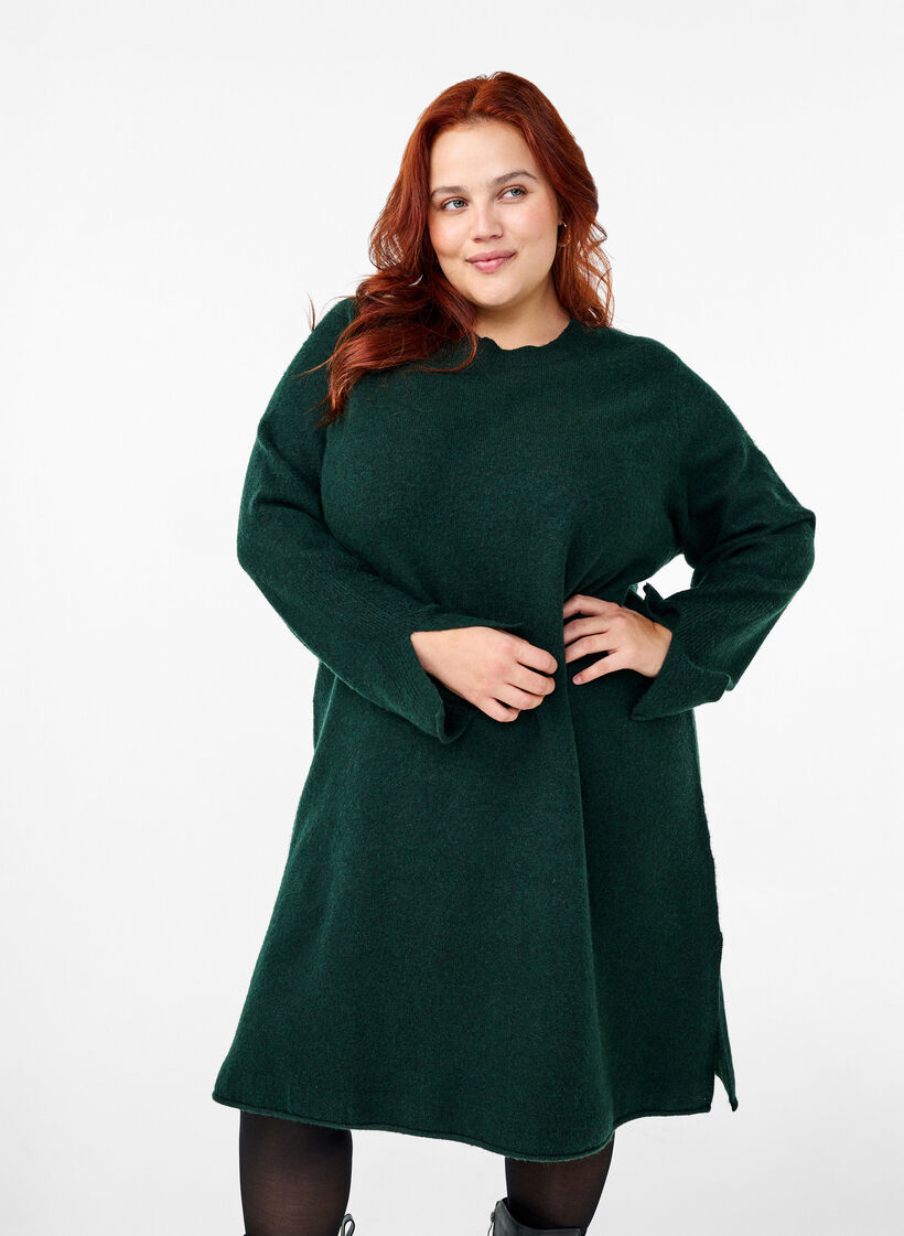 Stickad klänning med rund halsringning och slits, Scarab Mel., Model image number 0