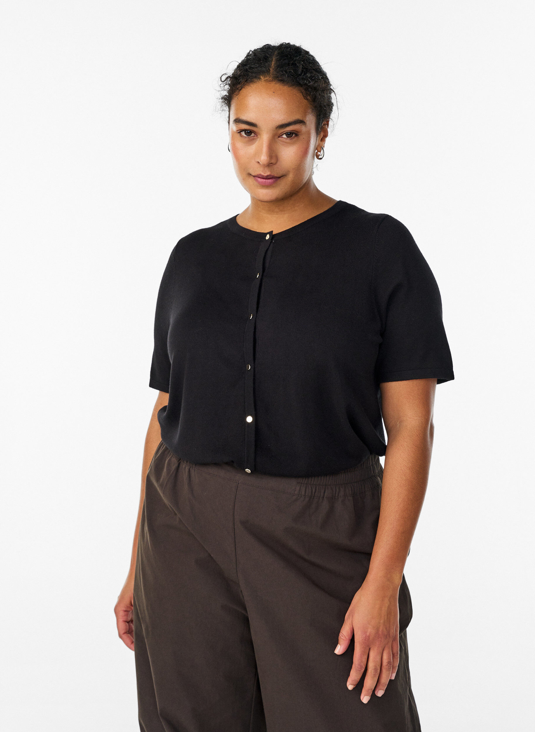 Zizzi Kort&auml;rmad stickad kofta i viskos, Svart, Model image number 0